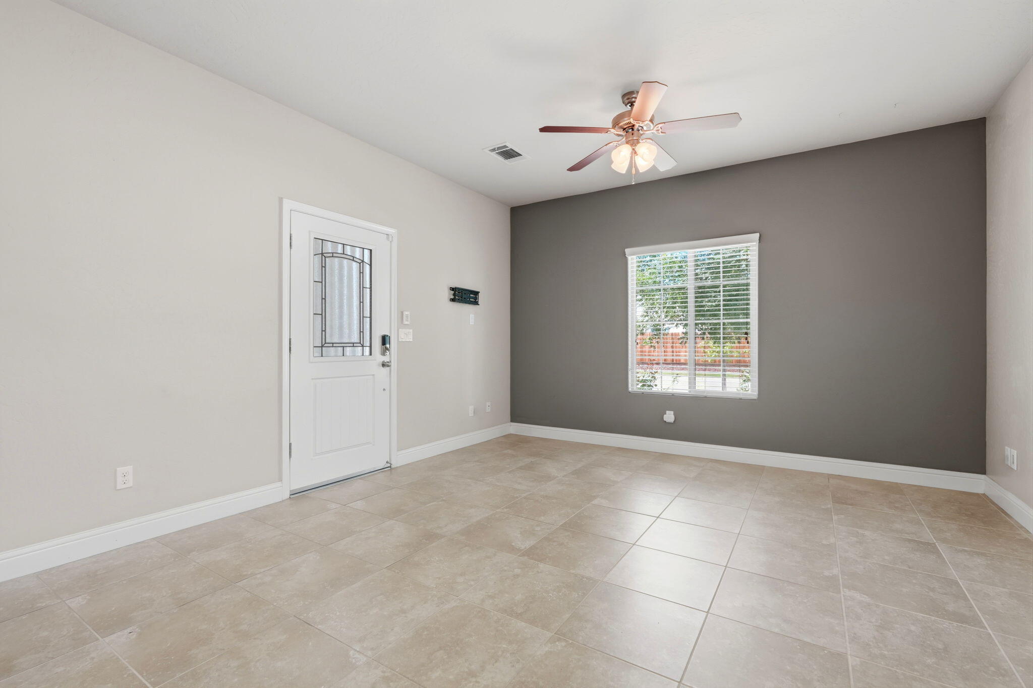 2310 N Crowe St, Visalia, CA 93291