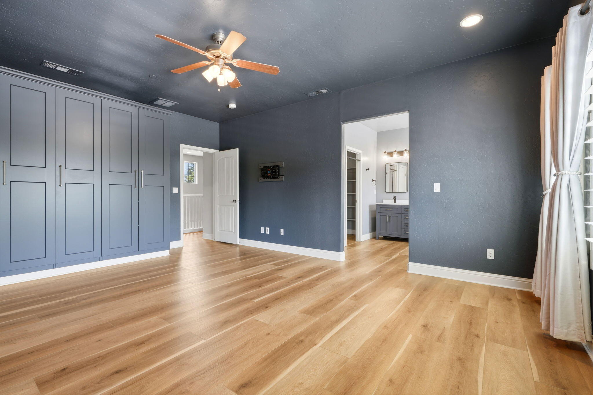 2310 N Crowe St, Visalia, CA 93291