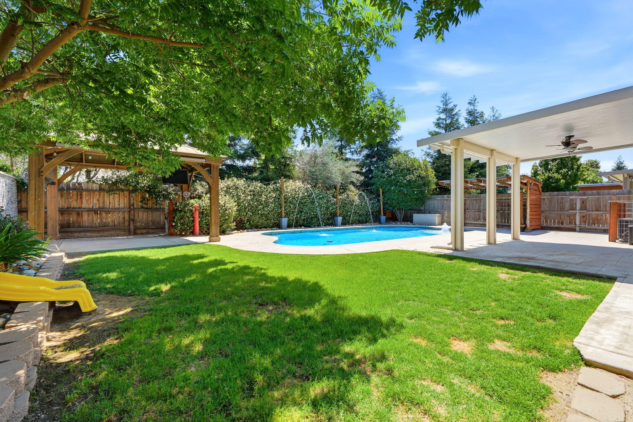 2310 N Crowe St, Visalia, CA 93291