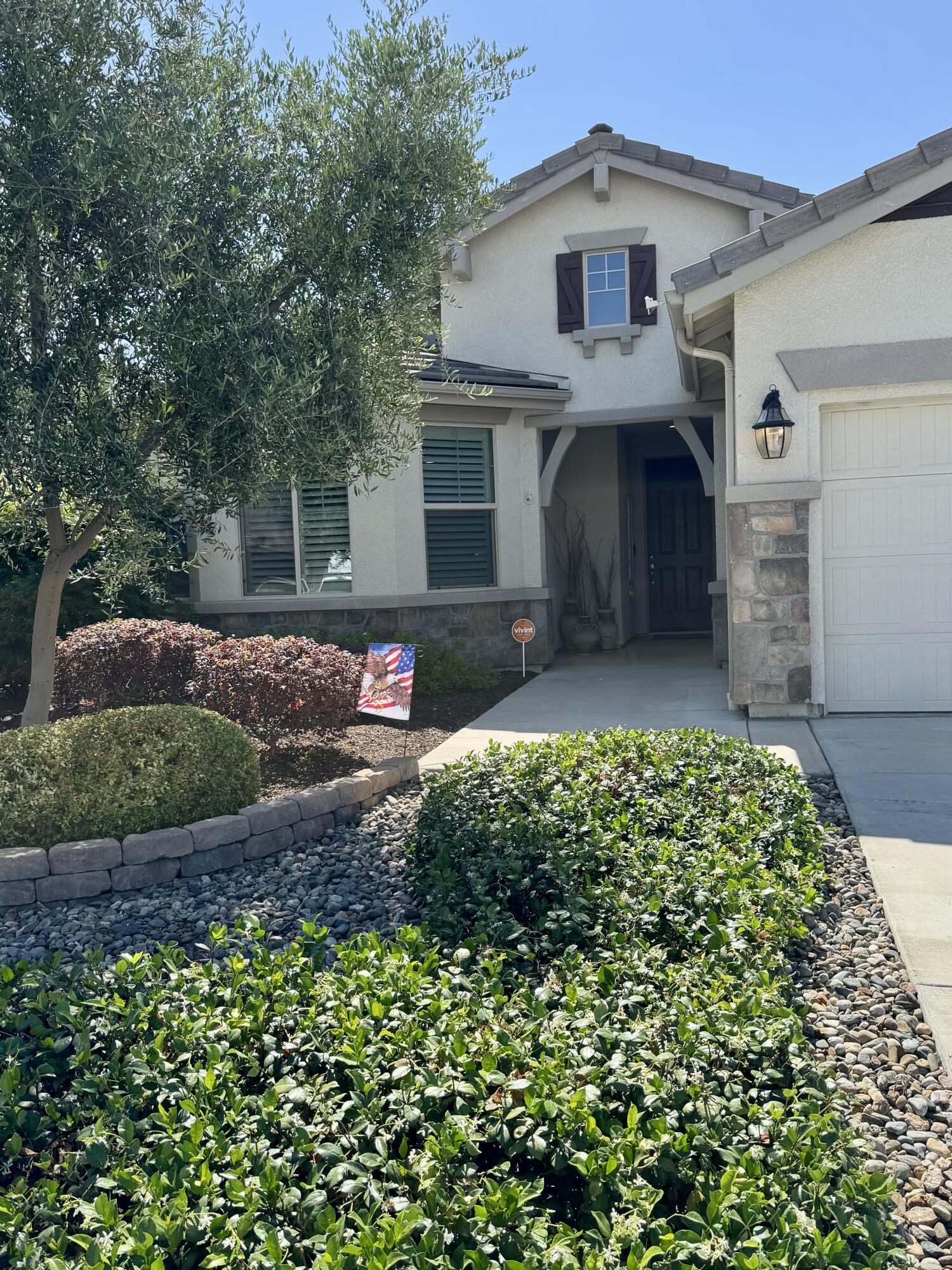 3245 S Meadowbrook, Visalia, CA 93292