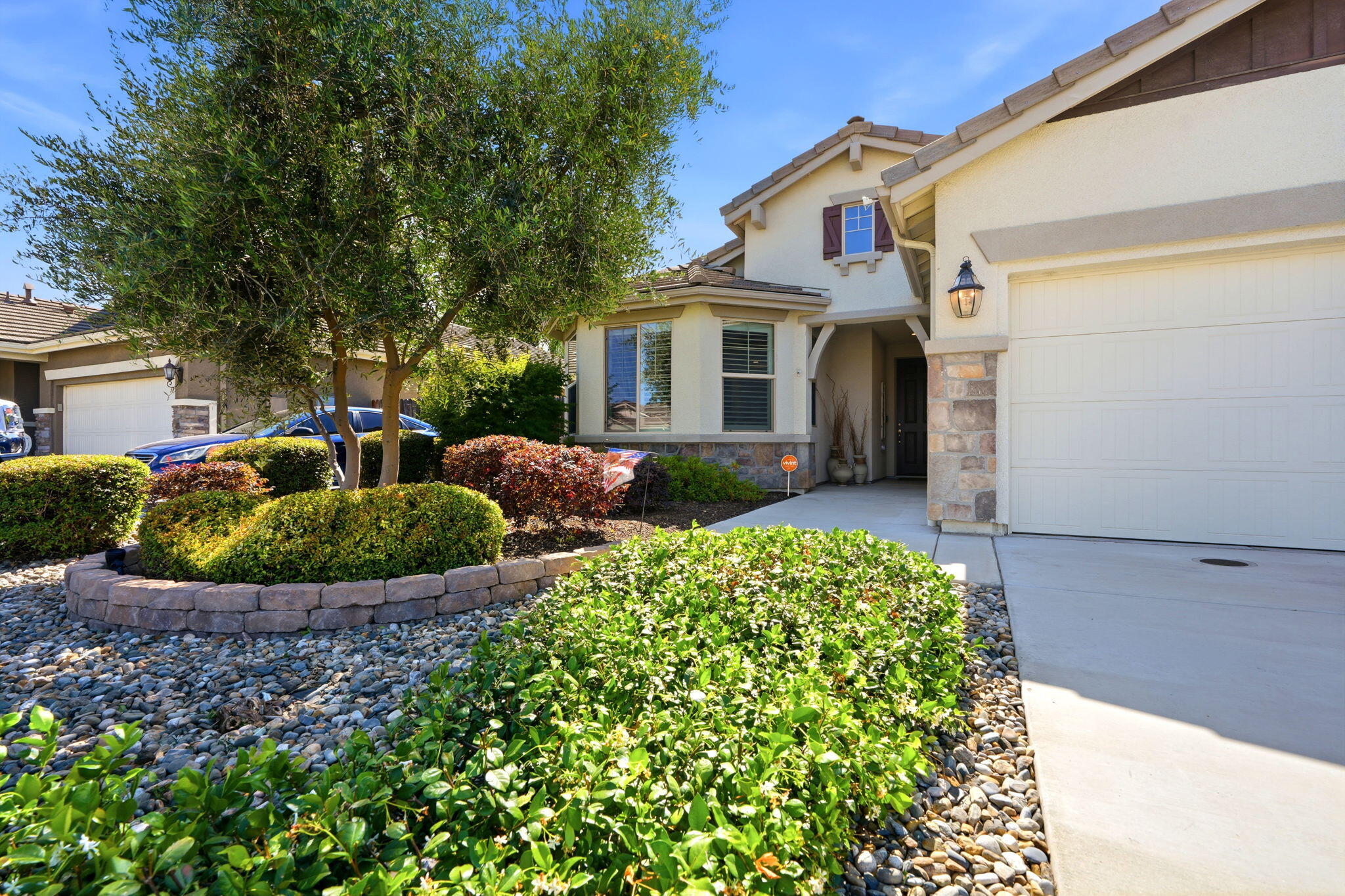 3245 S Meadowbrook, Visalia, CA 93292