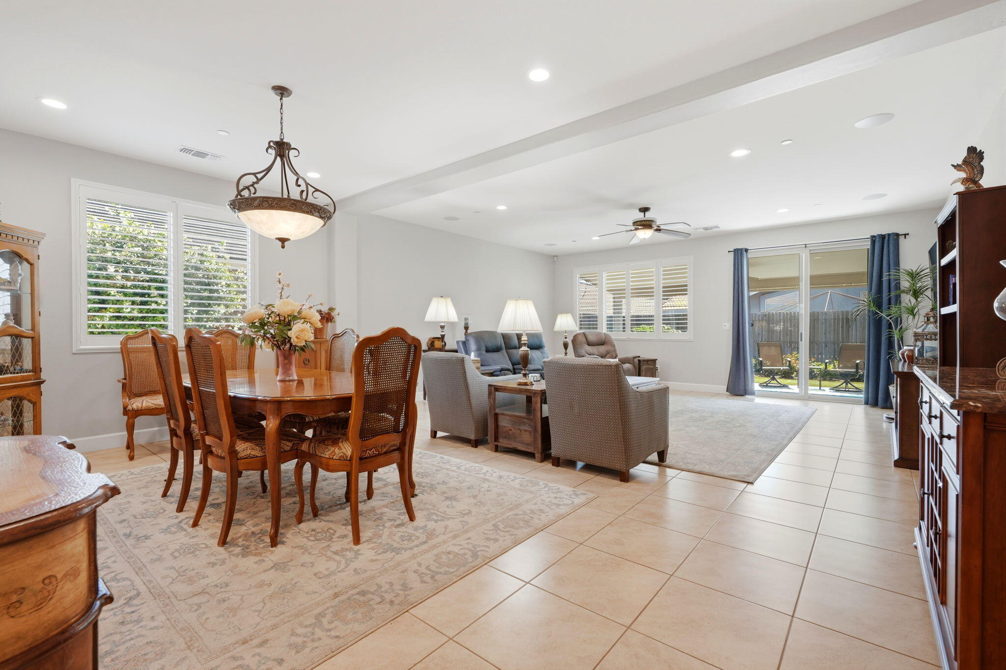 3245 S Meadowbrook, Visalia, CA 93292