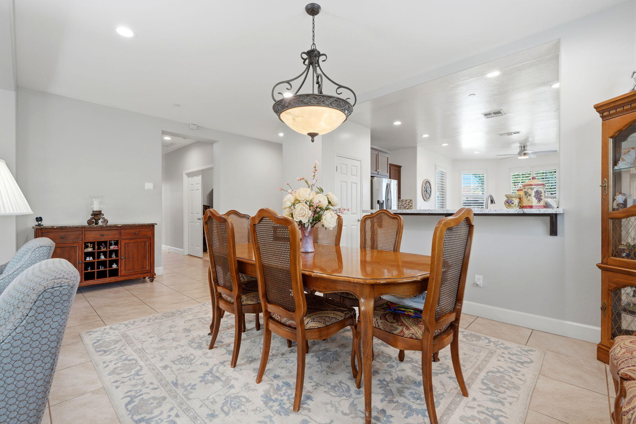 3245 S Meadowbrook, Visalia, CA 93292