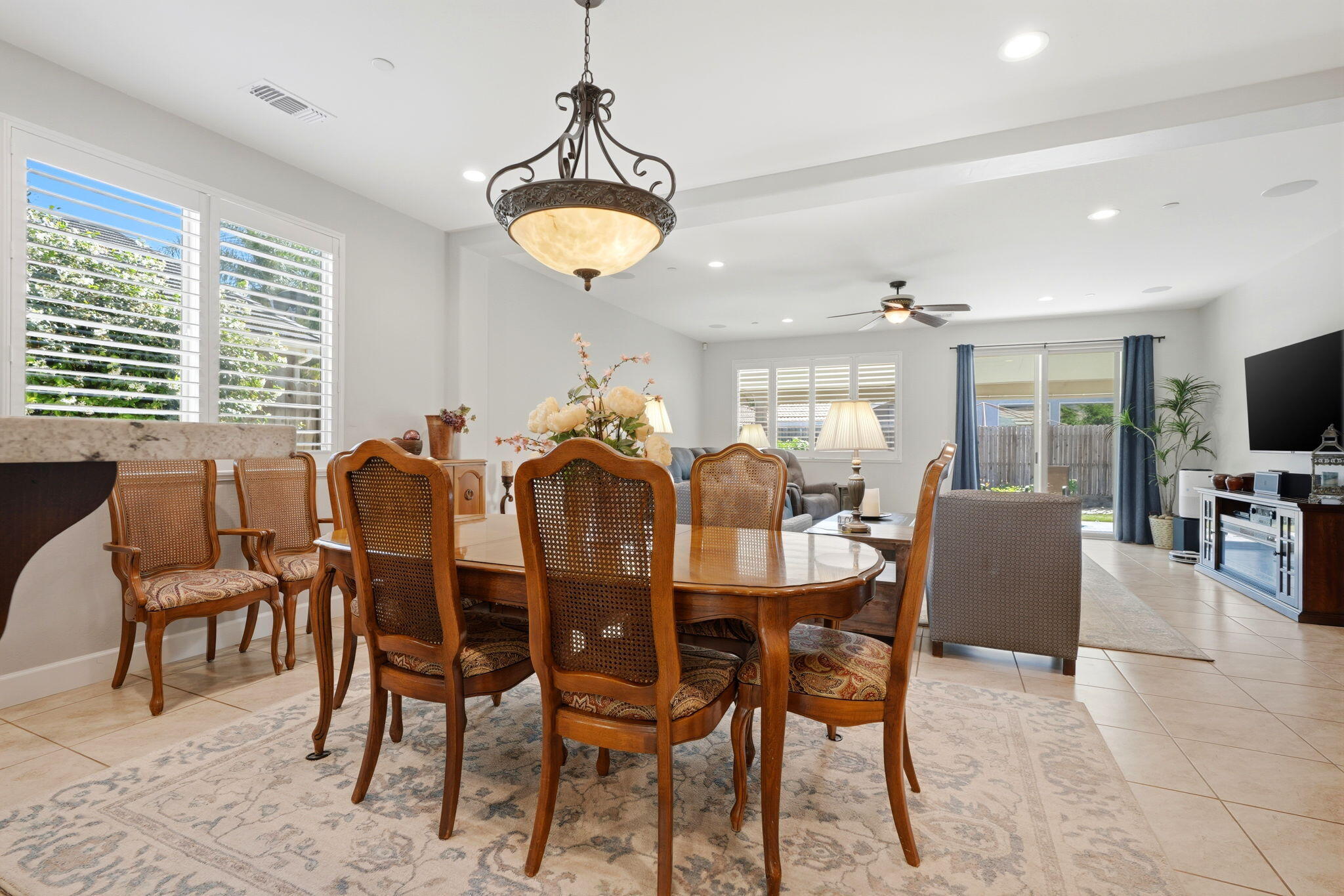 3245 S Meadowbrook, Visalia, CA 93292