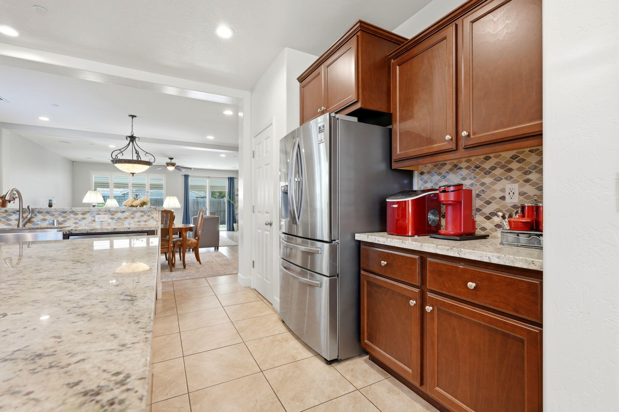 3245 S Meadowbrook, Visalia, CA 93292