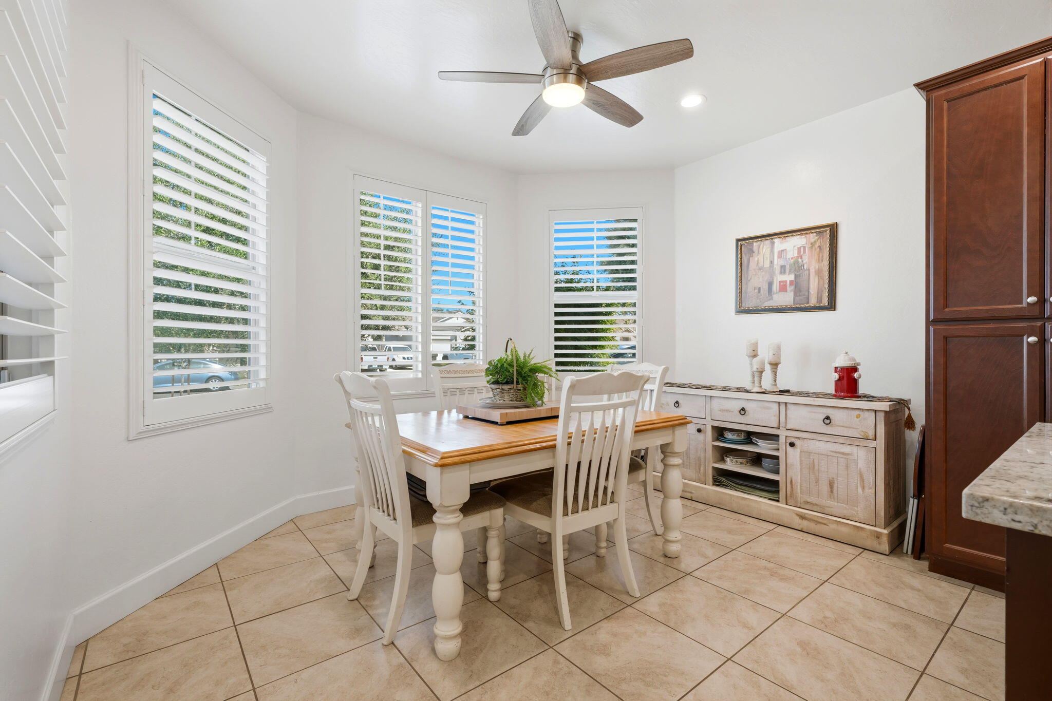 3245 S Meadowbrook, Visalia, CA 93292