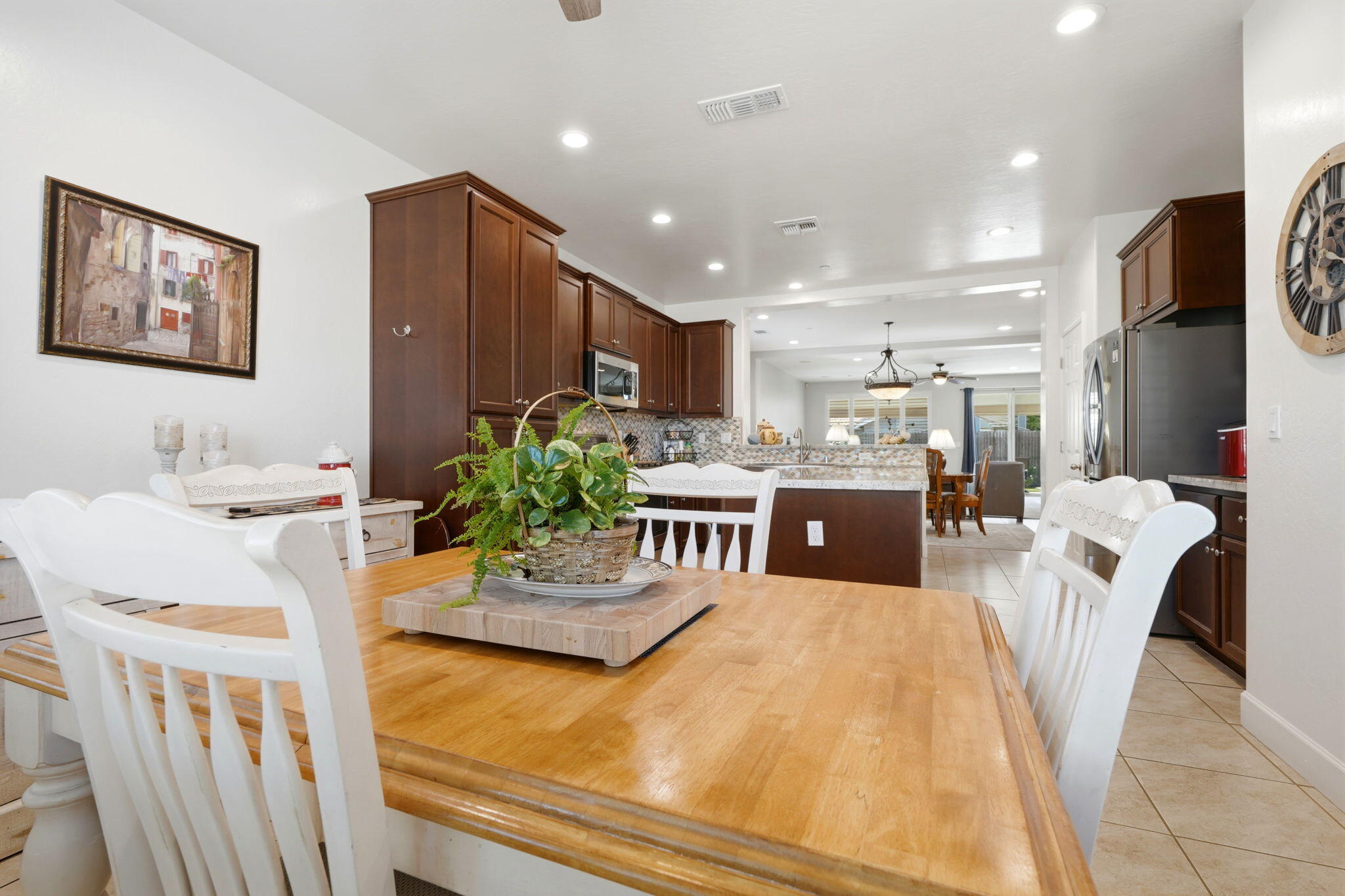 3245 S Meadowbrook, Visalia, CA 93292