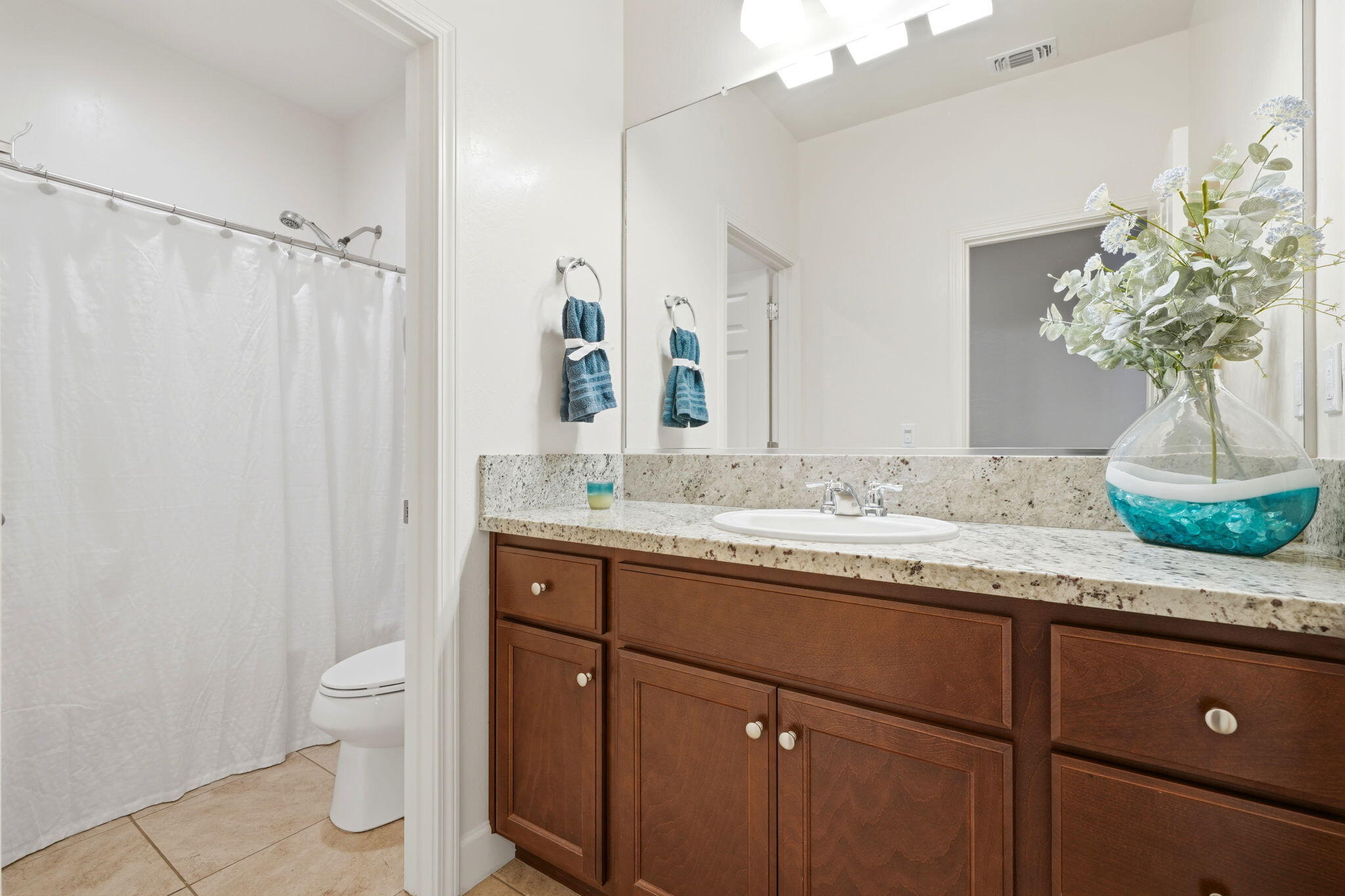 3245 S Meadowbrook, Visalia, CA 93292