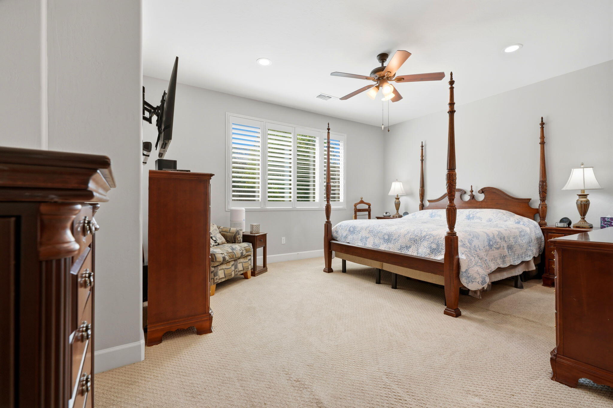 3245 S Meadowbrook, Visalia, CA 93292