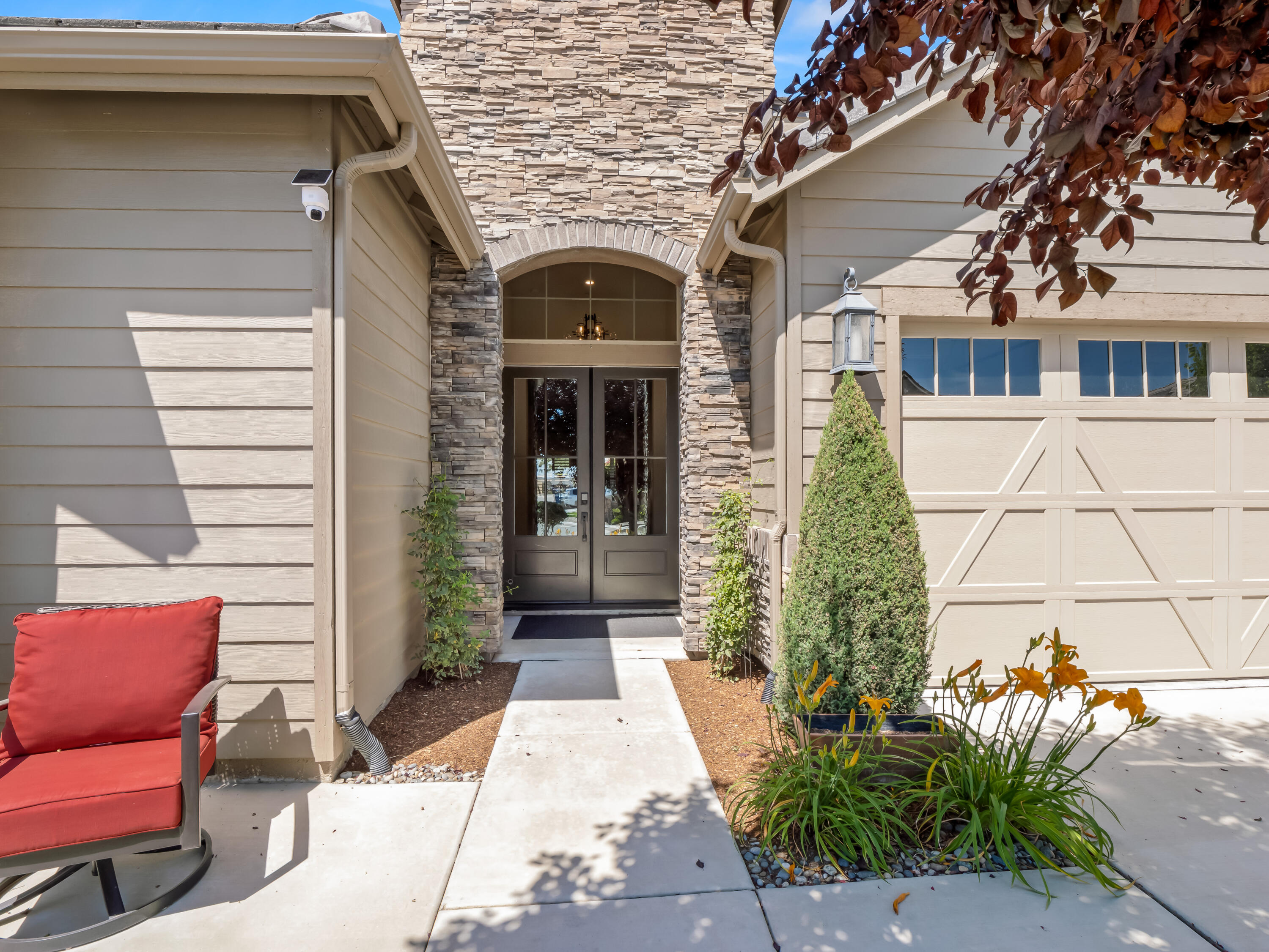 384 Sentinel Dr, Madera, CA 93636