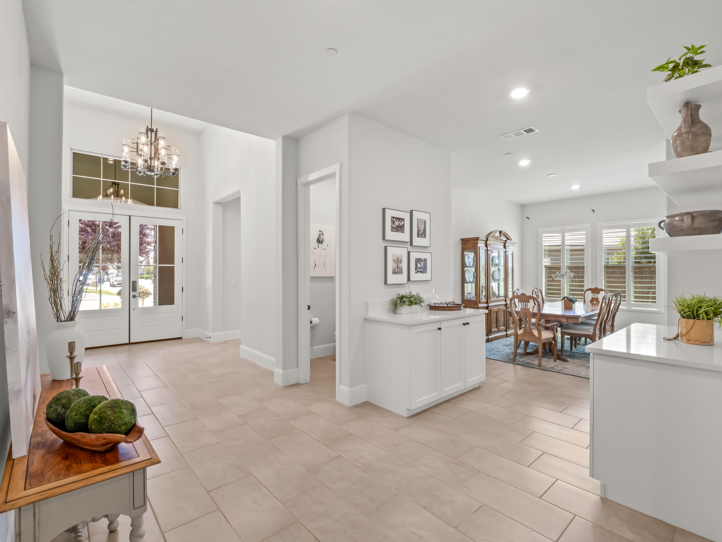 384 Sentinel Dr, Madera, CA 93636