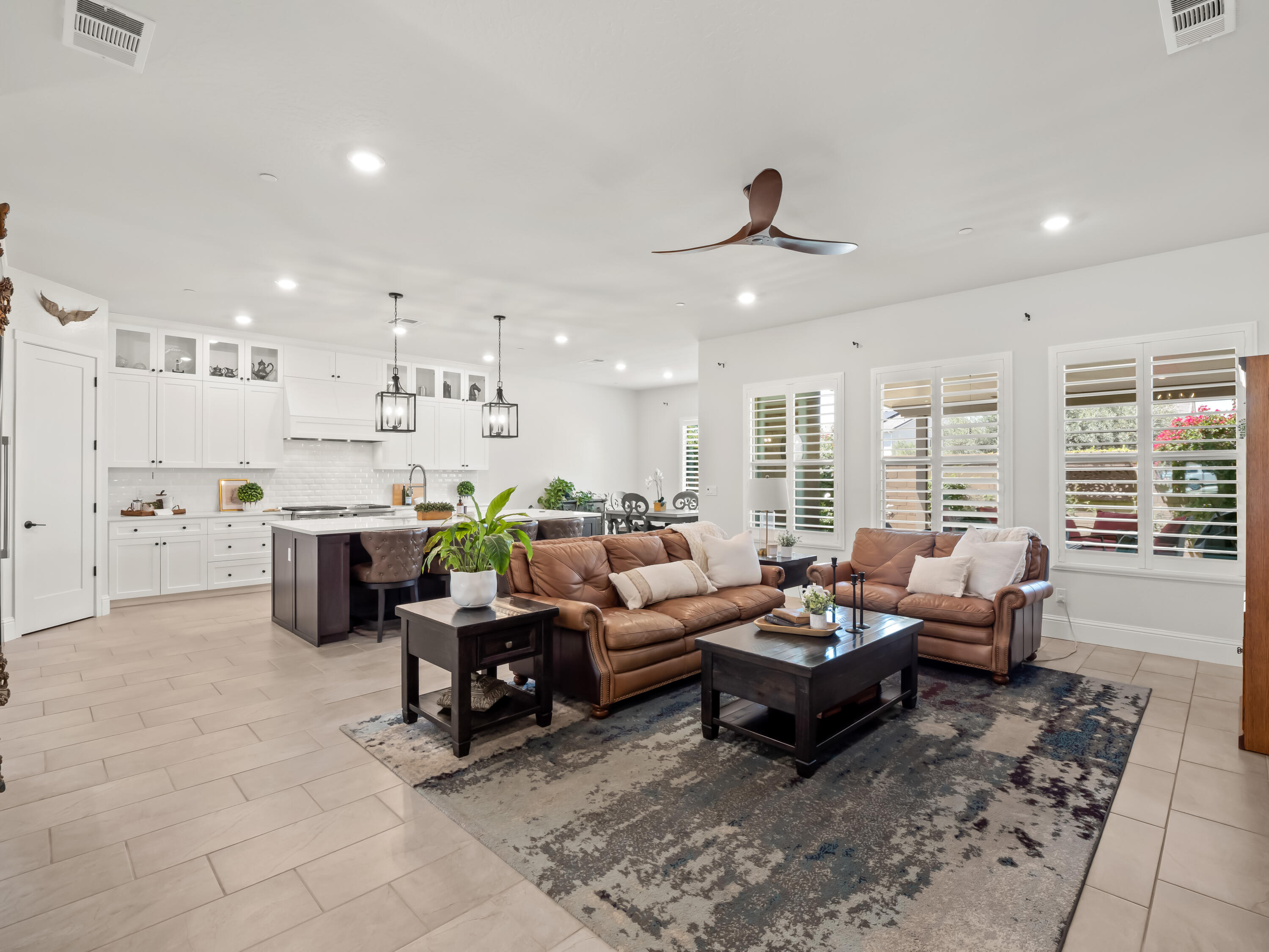 384 Sentinel Dr, Madera, CA 93636