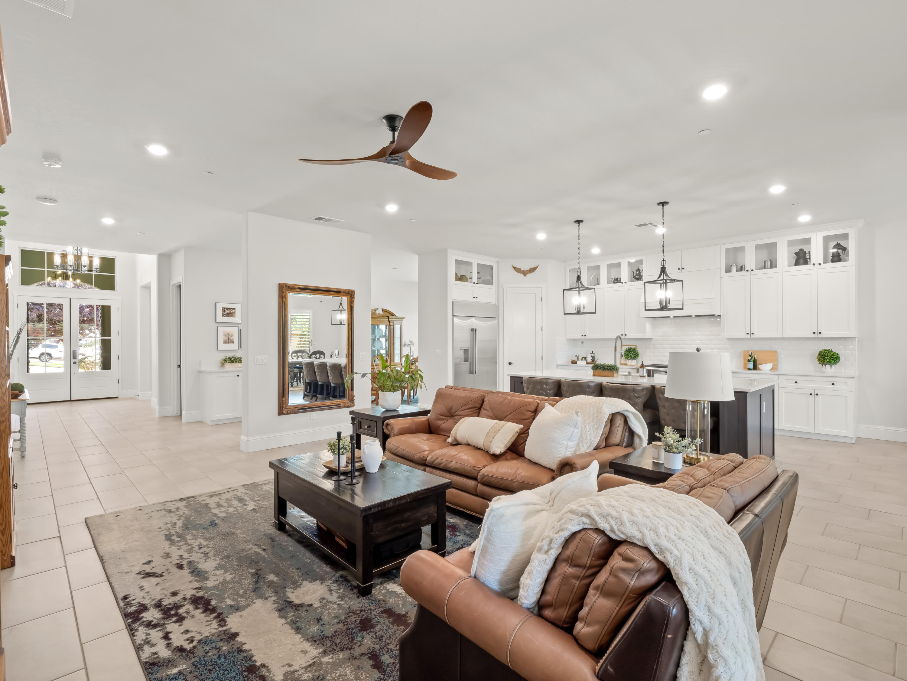 384 Sentinel Dr, Madera, CA 93636