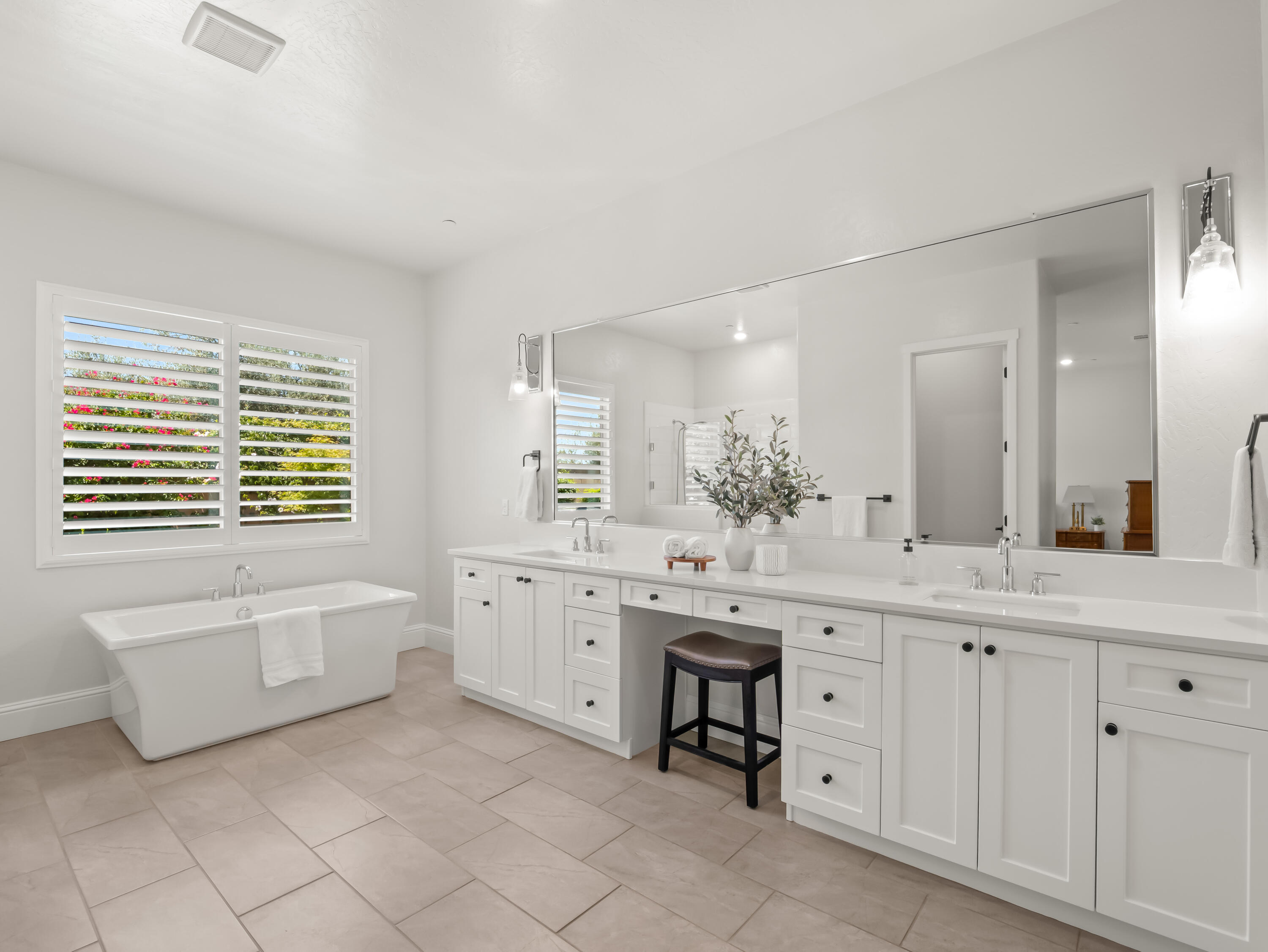 384 Sentinel Dr, Madera, CA 93636
