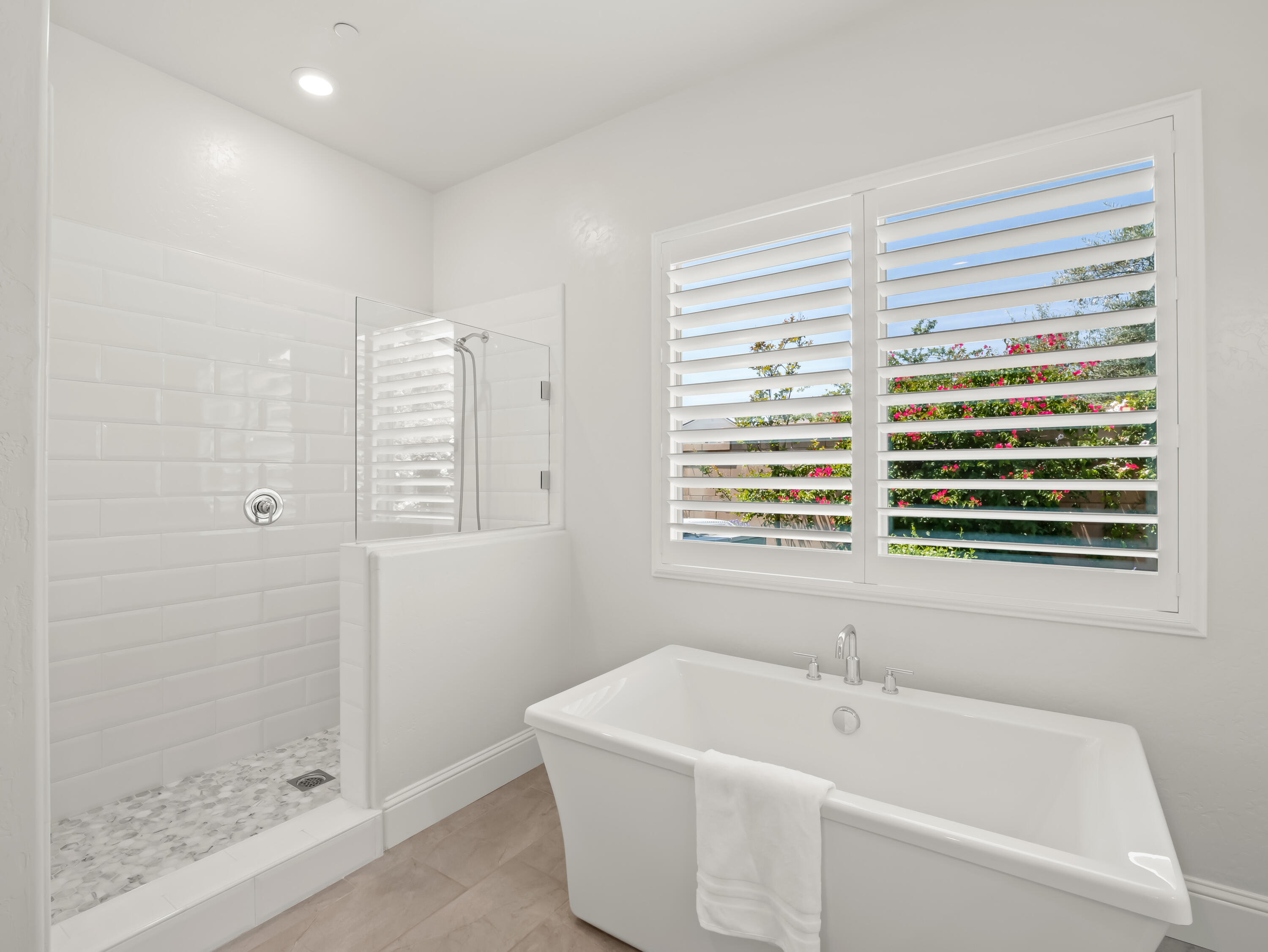 384 Sentinel Dr, Madera, CA 93636