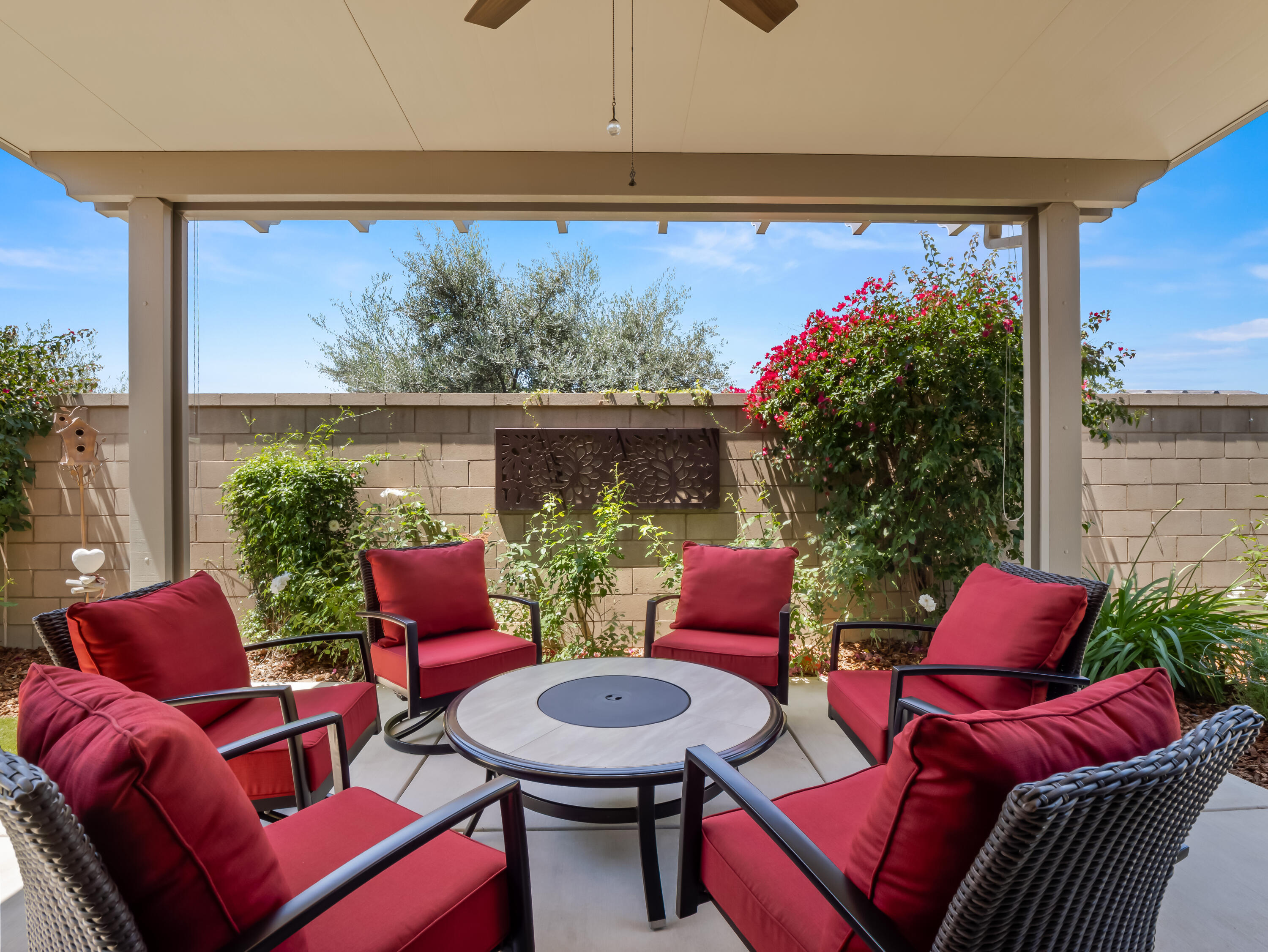 384 Sentinel Dr, Madera, CA 93636