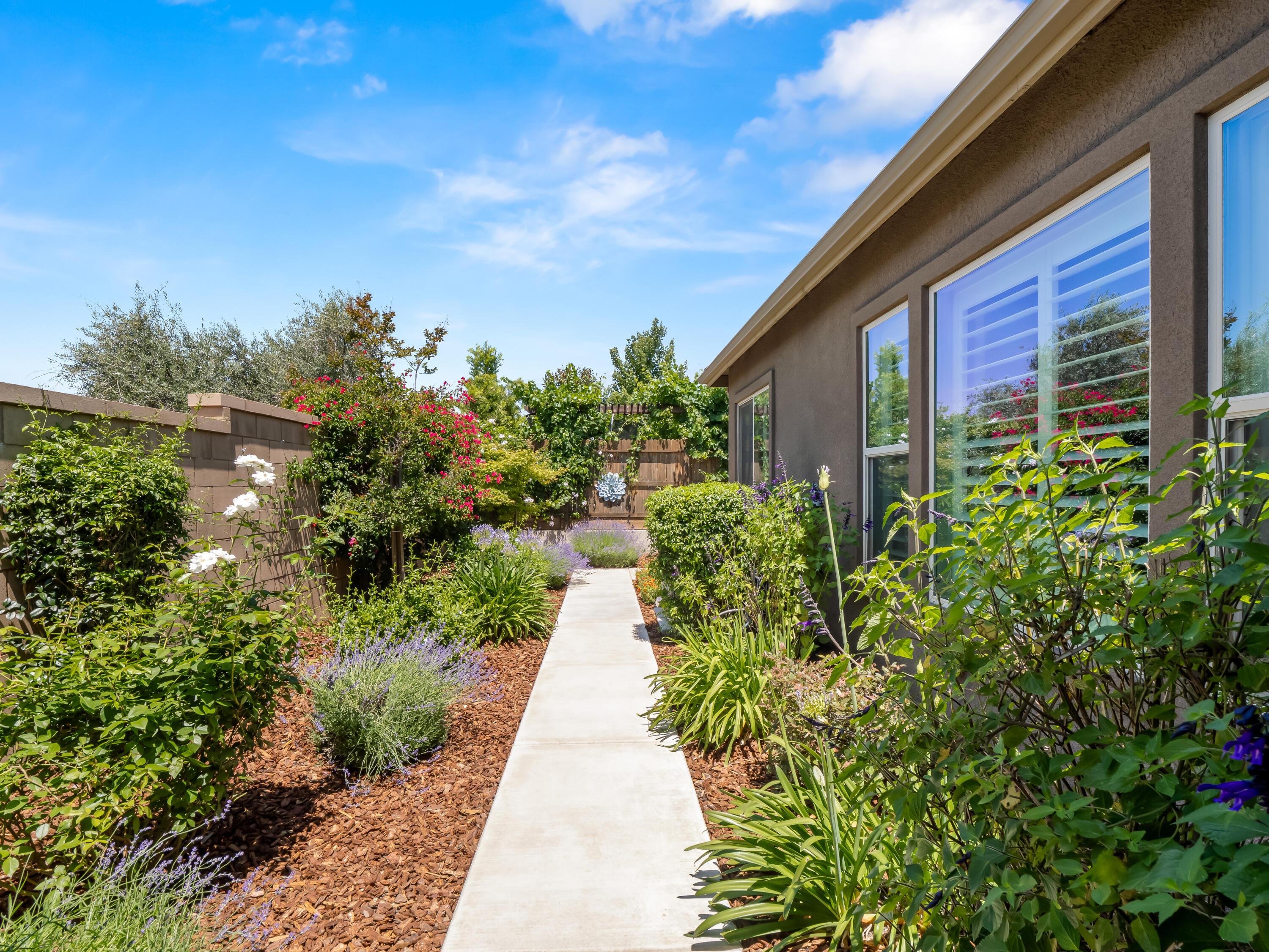 384 Sentinel Dr, Madera, CA 93636
