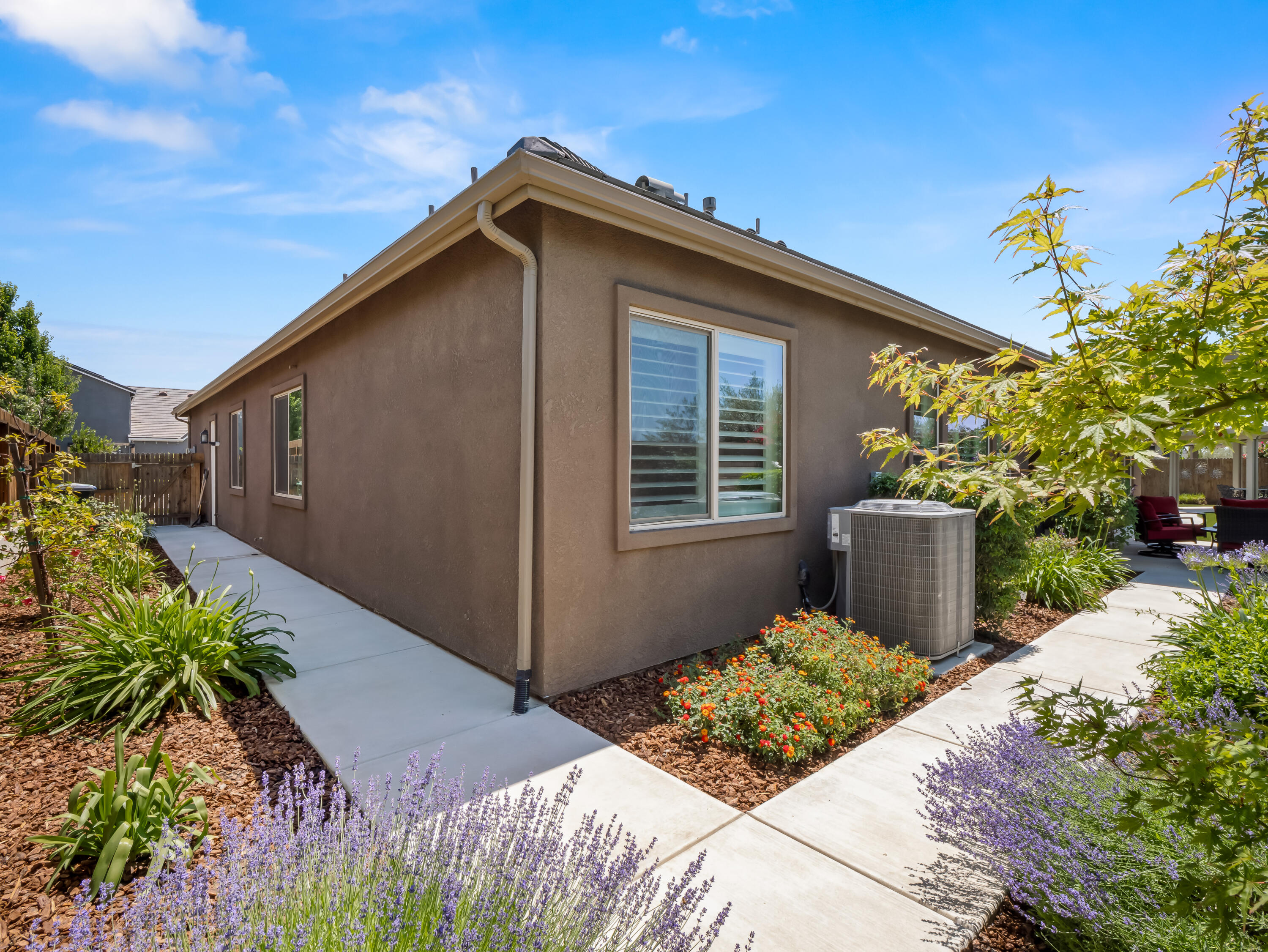 384 Sentinel Dr, Madera, CA 93636