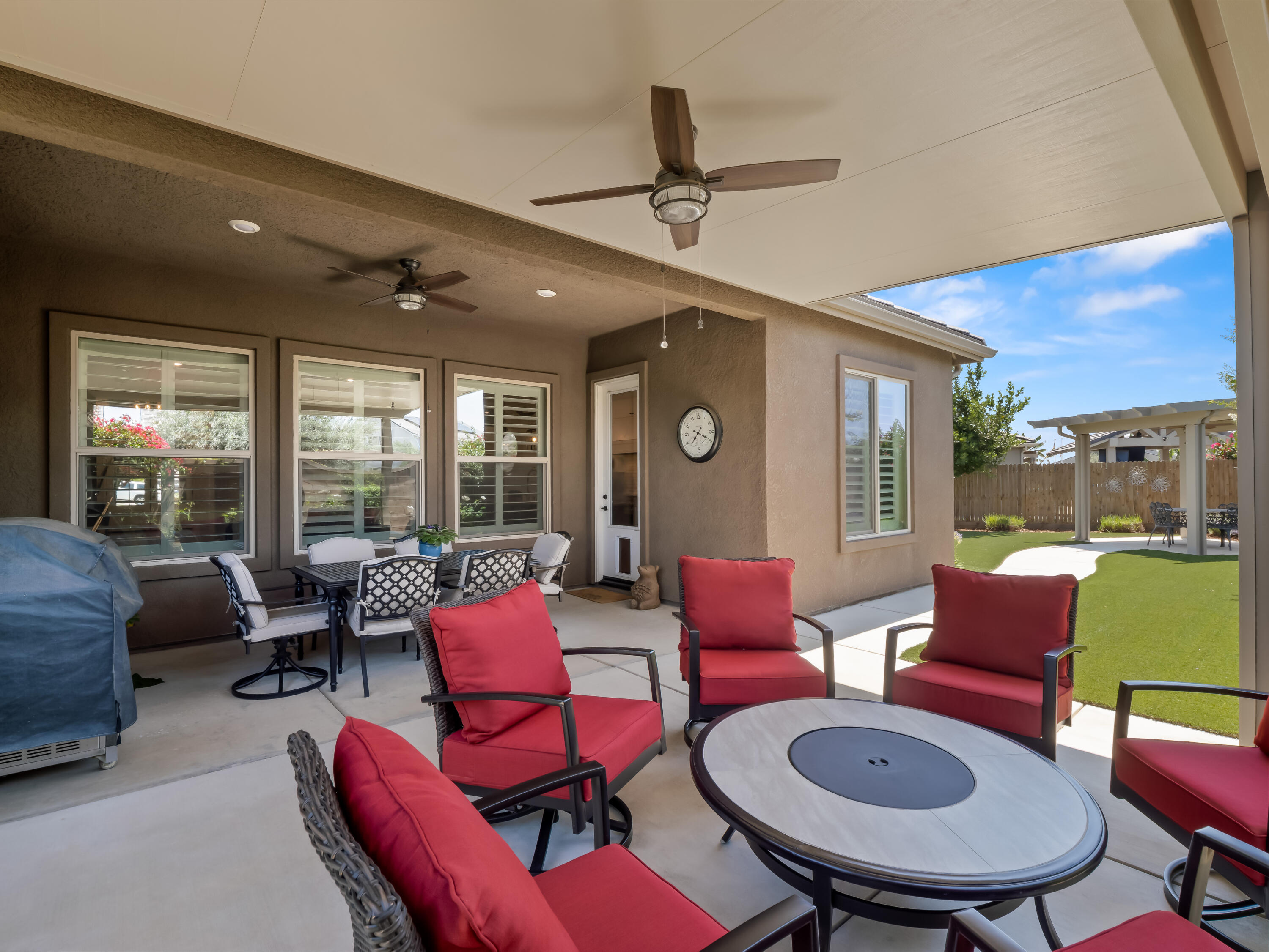 384 Sentinel Dr, Madera, CA 93636