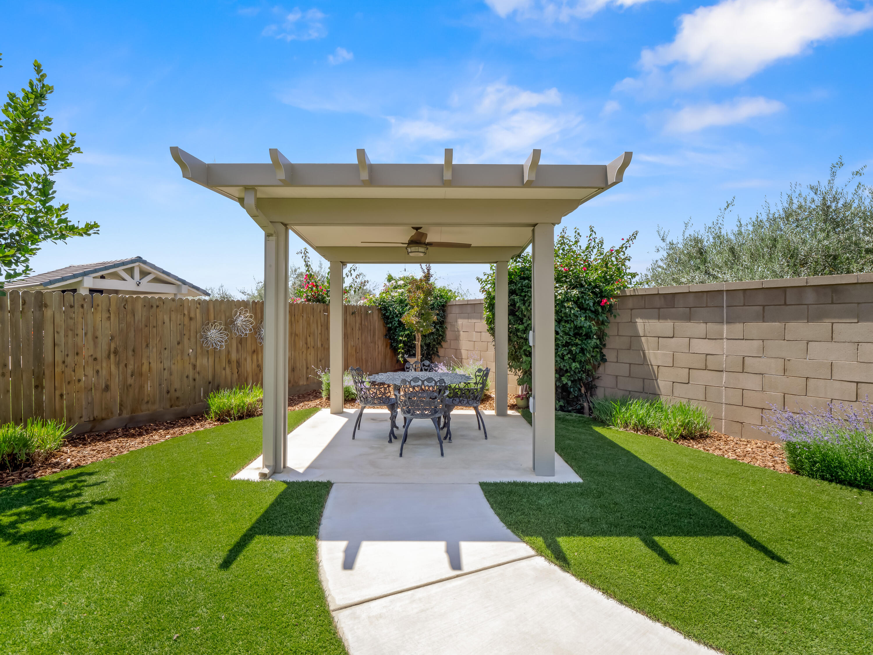 384 Sentinel Dr, Madera, CA 93636