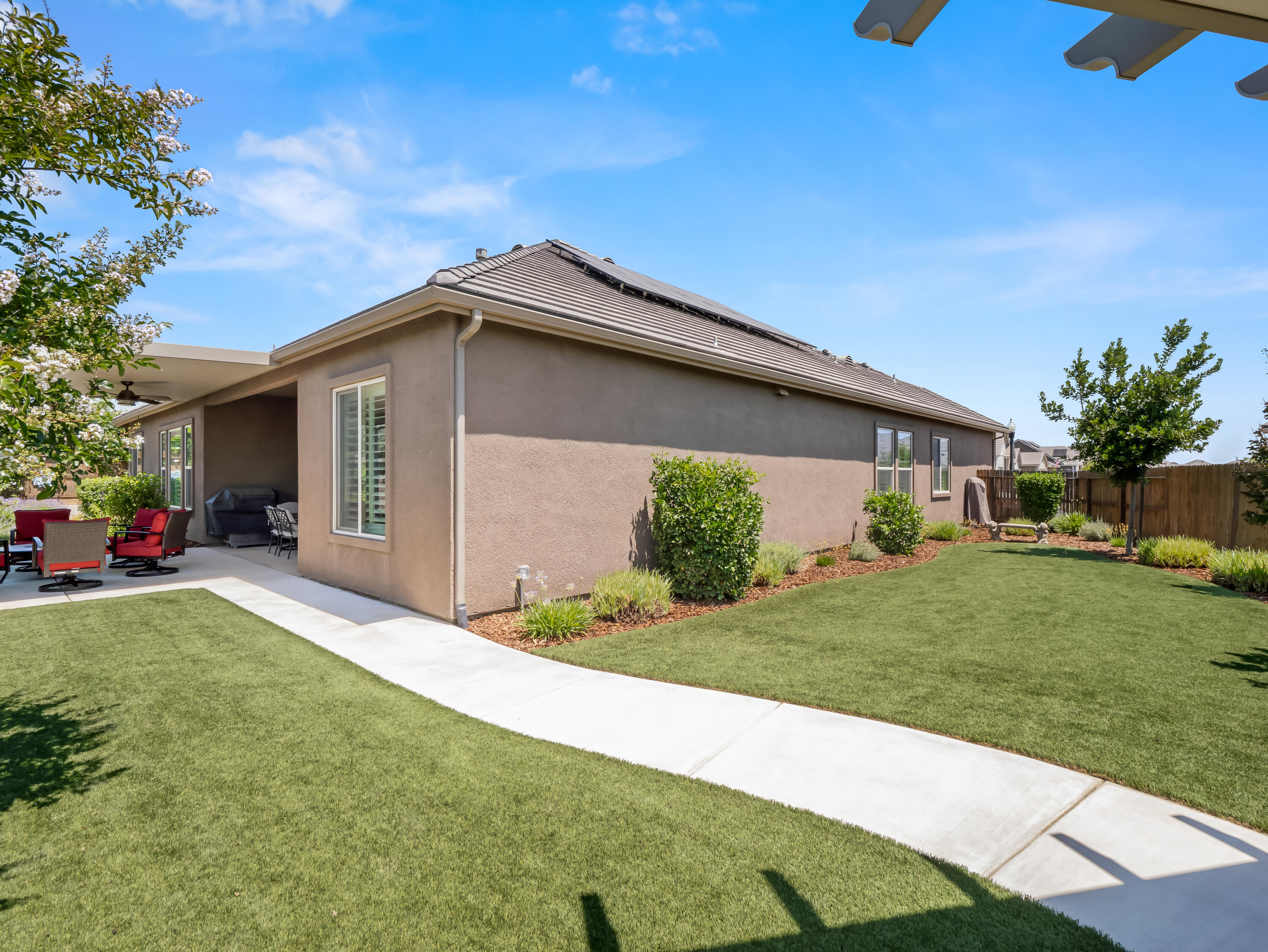384 Sentinel Dr, Madera, CA 93636