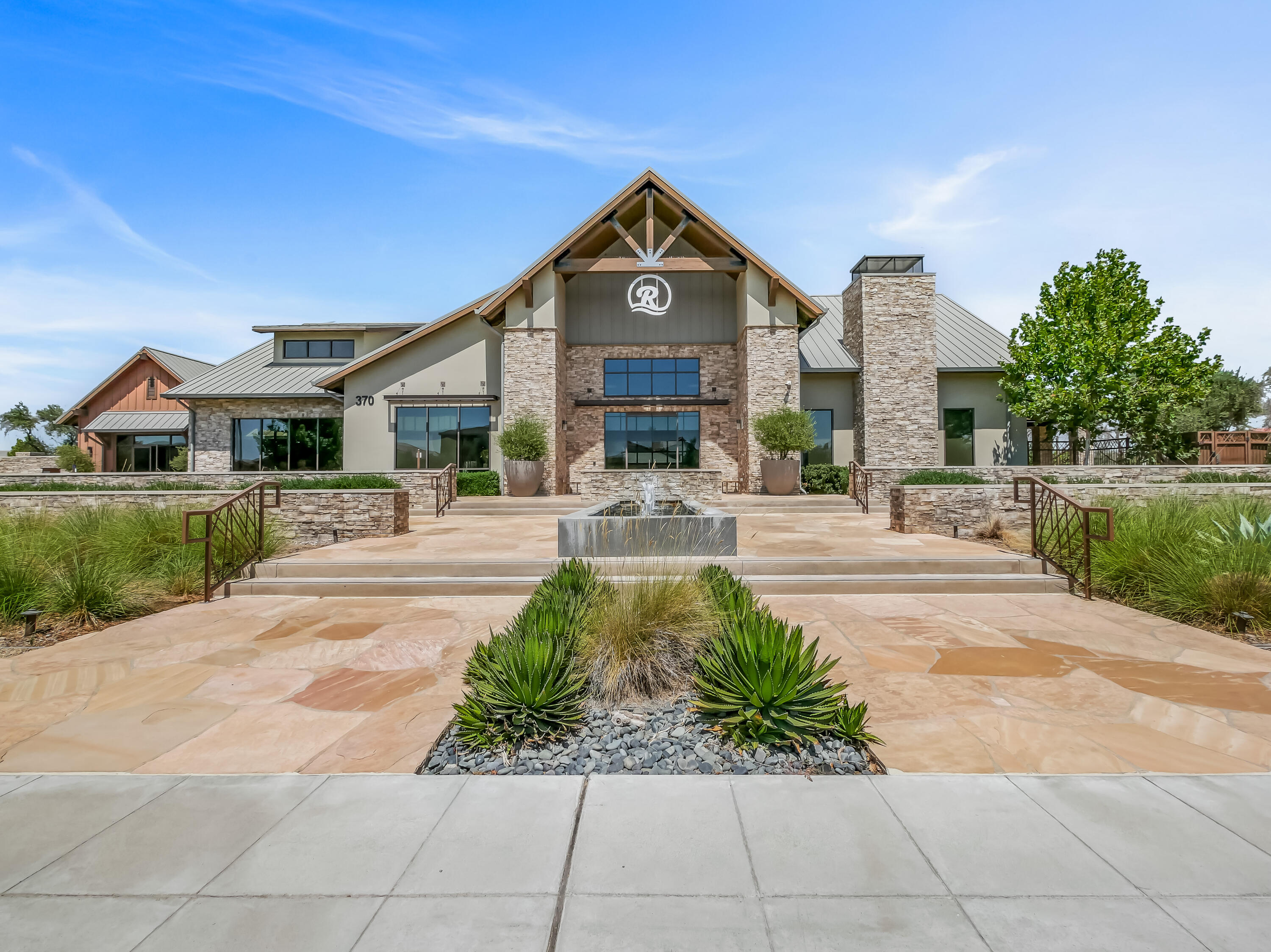 384 Sentinel Dr, Madera, CA 93636