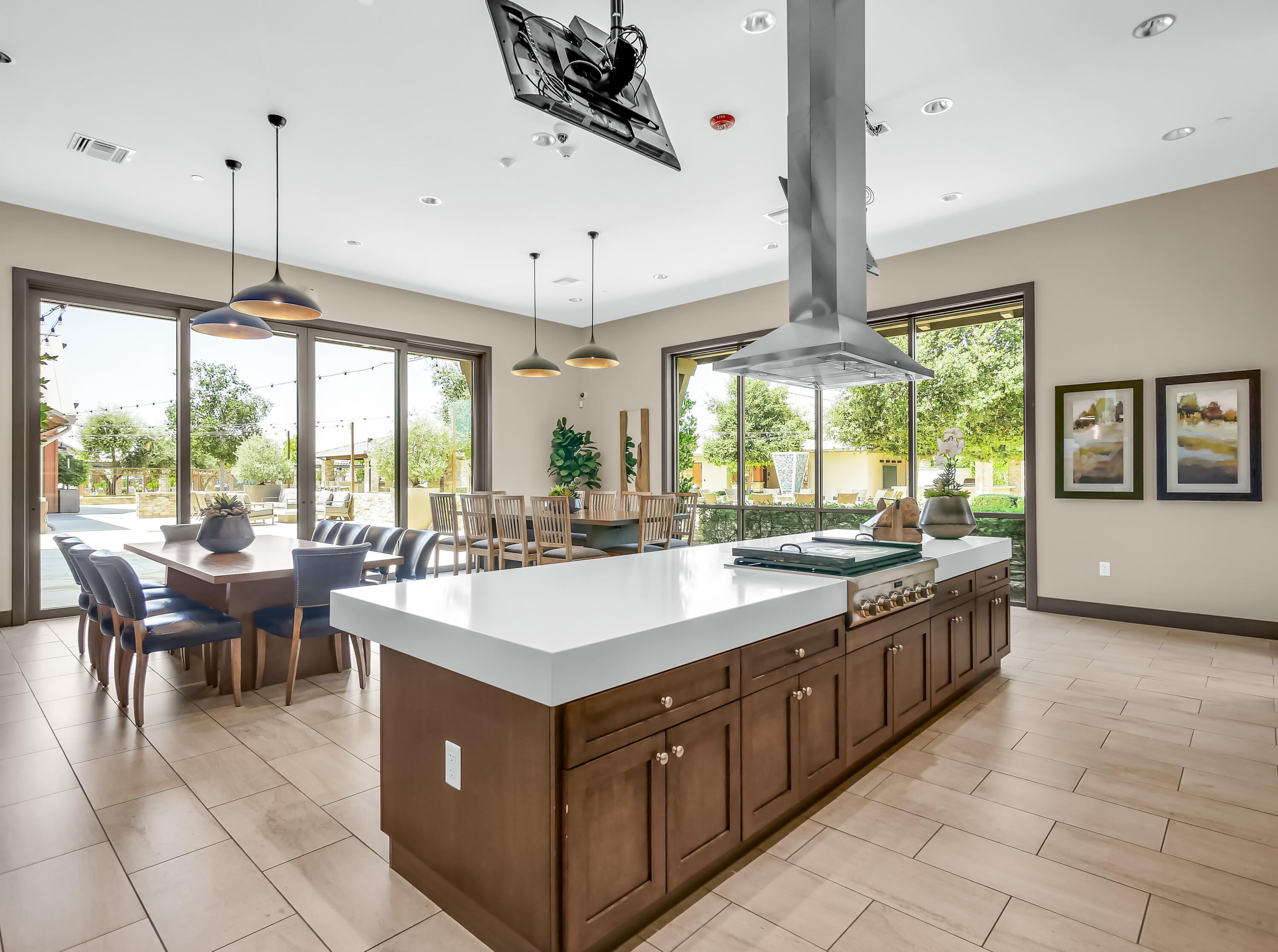 384 Sentinel Dr, Madera, CA 93636