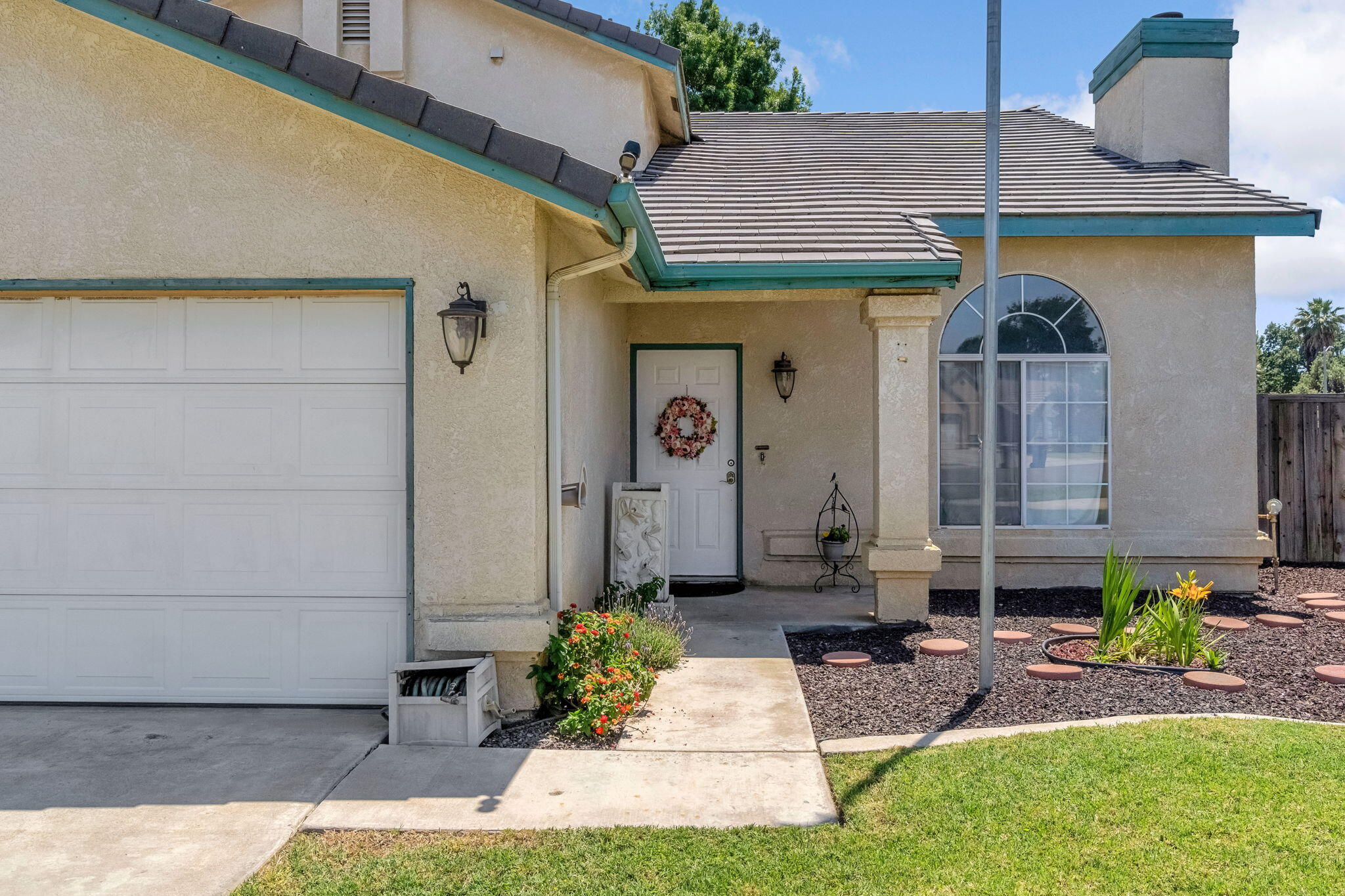 717 E Spring Ln, Lemoore, CA 93245