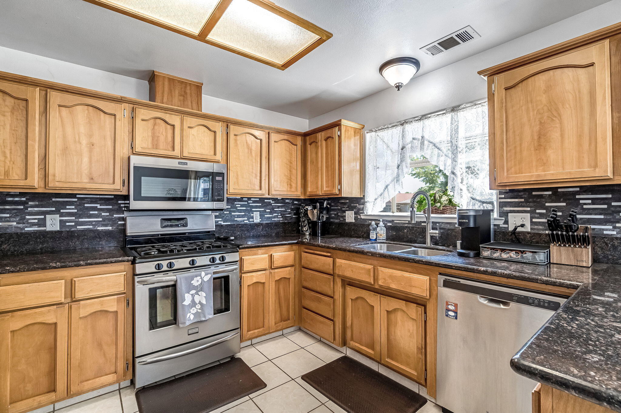 717 E Spring Ln, Lemoore, CA 93245