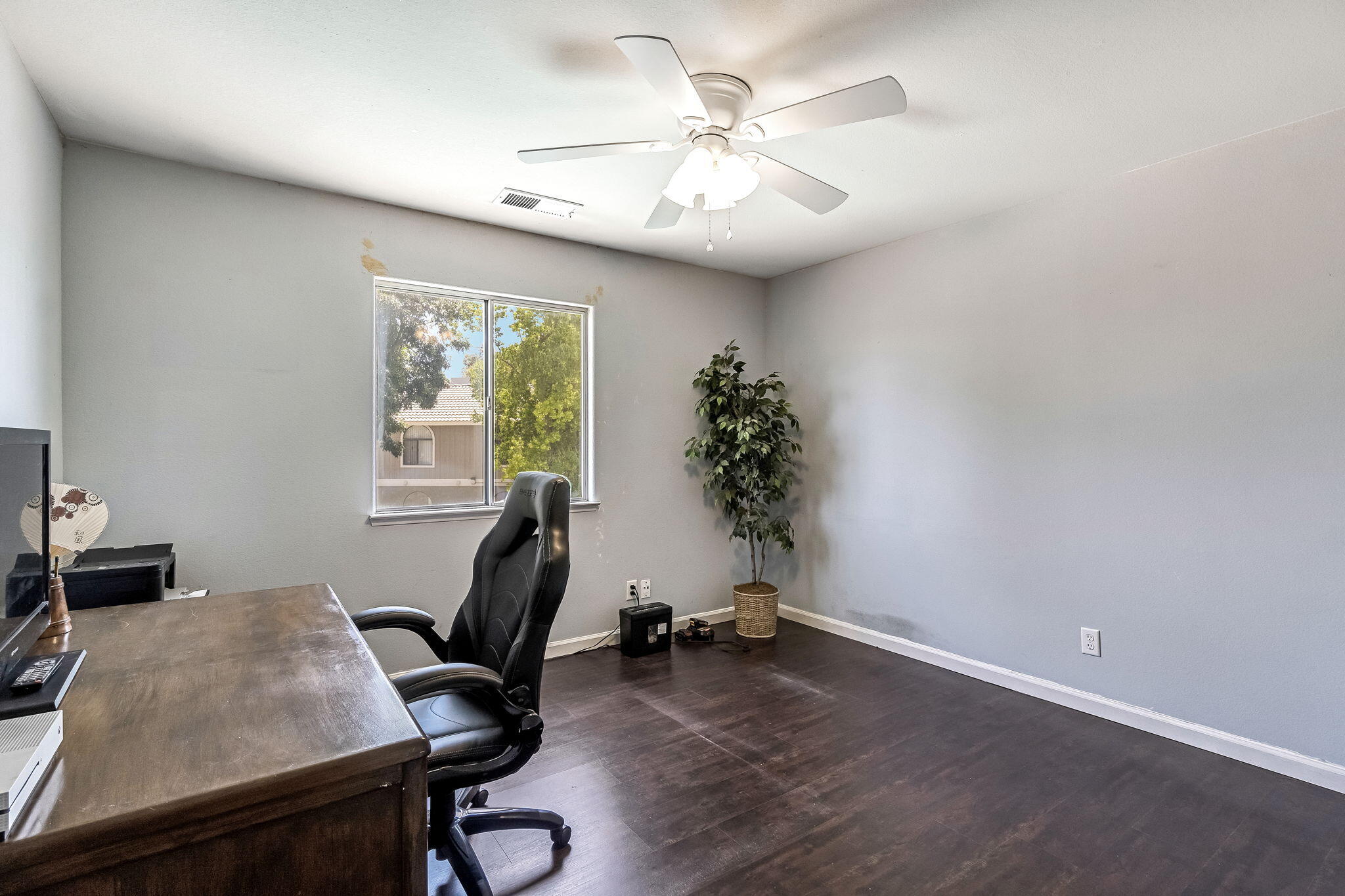 717 E Spring Ln, Lemoore, CA 93245