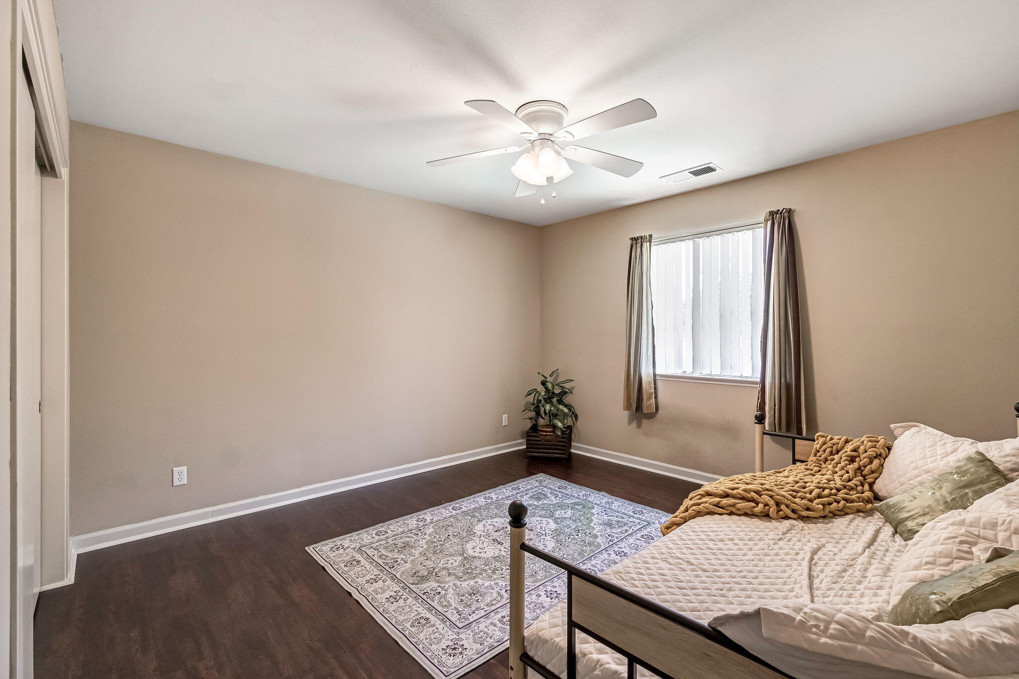 717 E Spring Ln, Lemoore, CA 93245