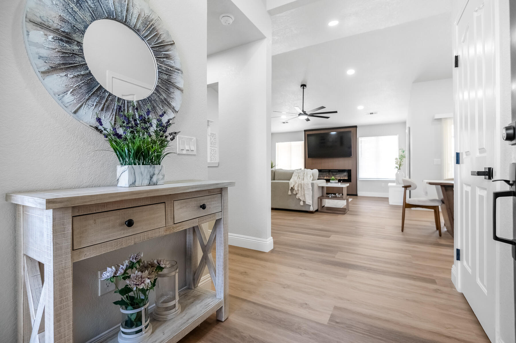 1509 E Vine Ct, Visalia, CA 93292