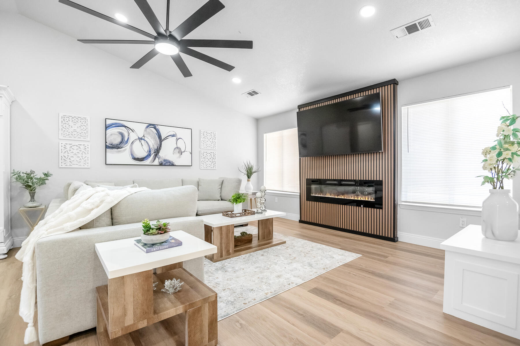 1509 E Vine Ct, Visalia, CA 93292