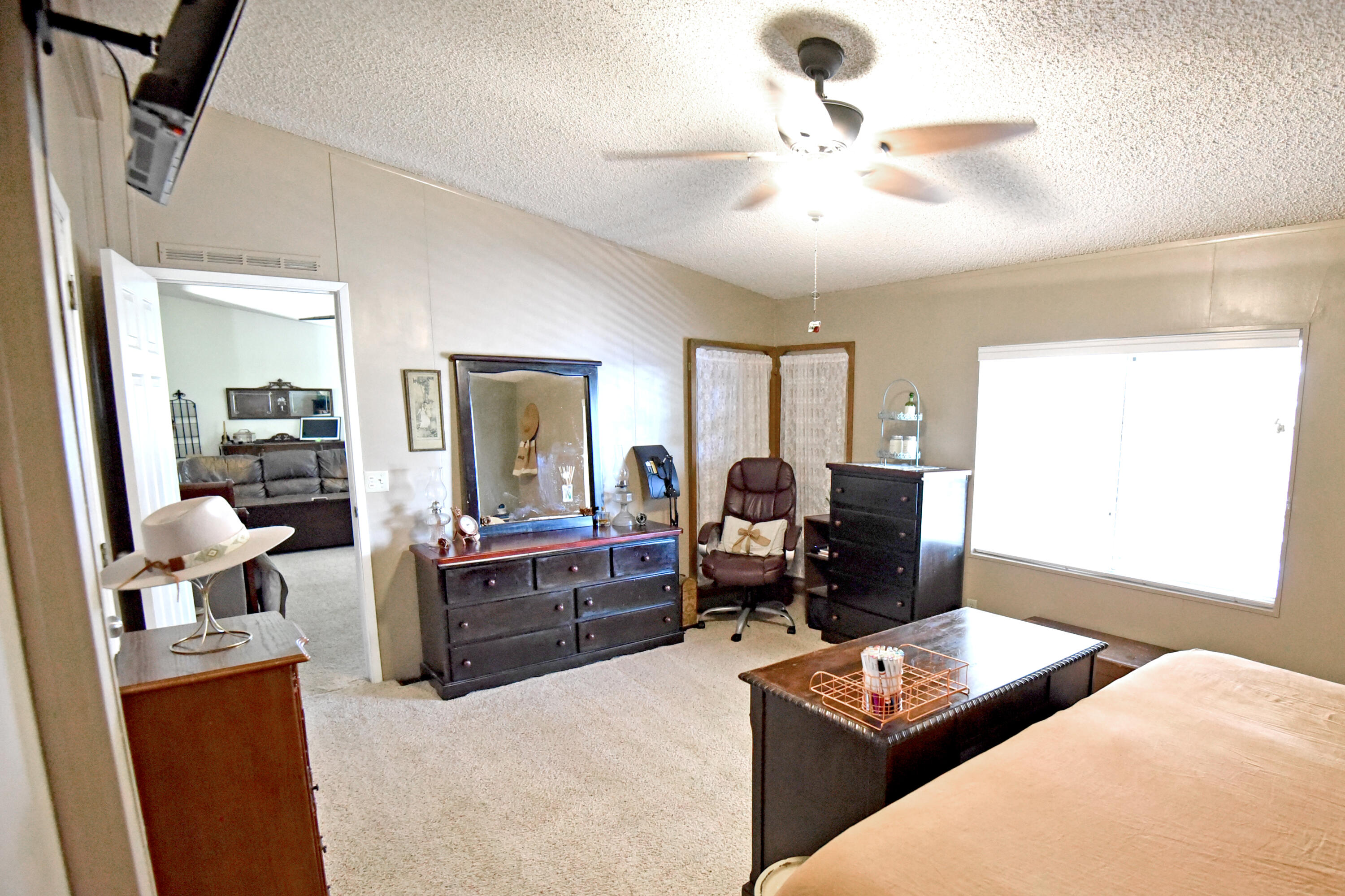 860 E Grangeville Blvd #23, Hanford, CA 93230