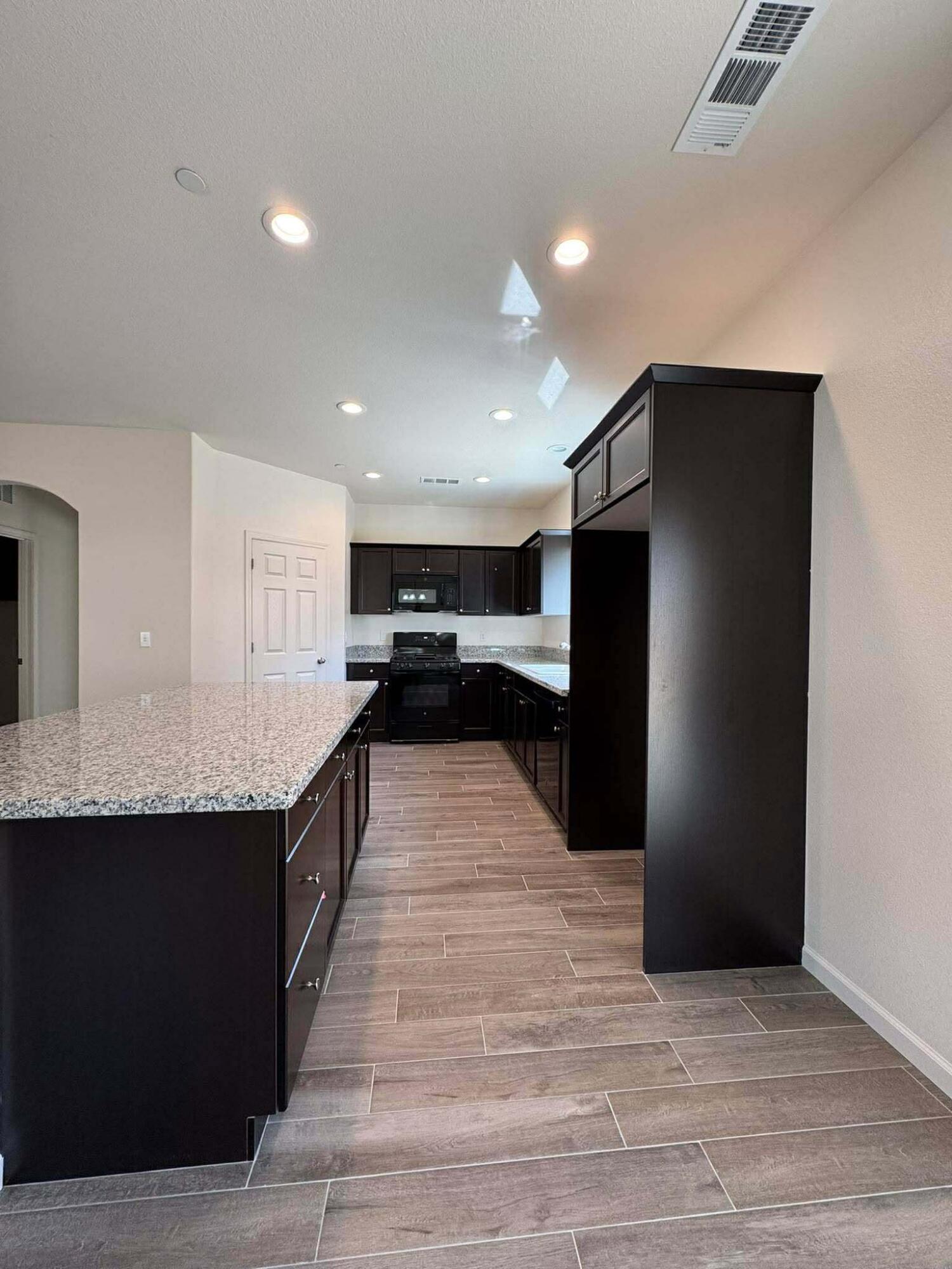 6277 Willow Oak Ave, Visalia, CA 93292