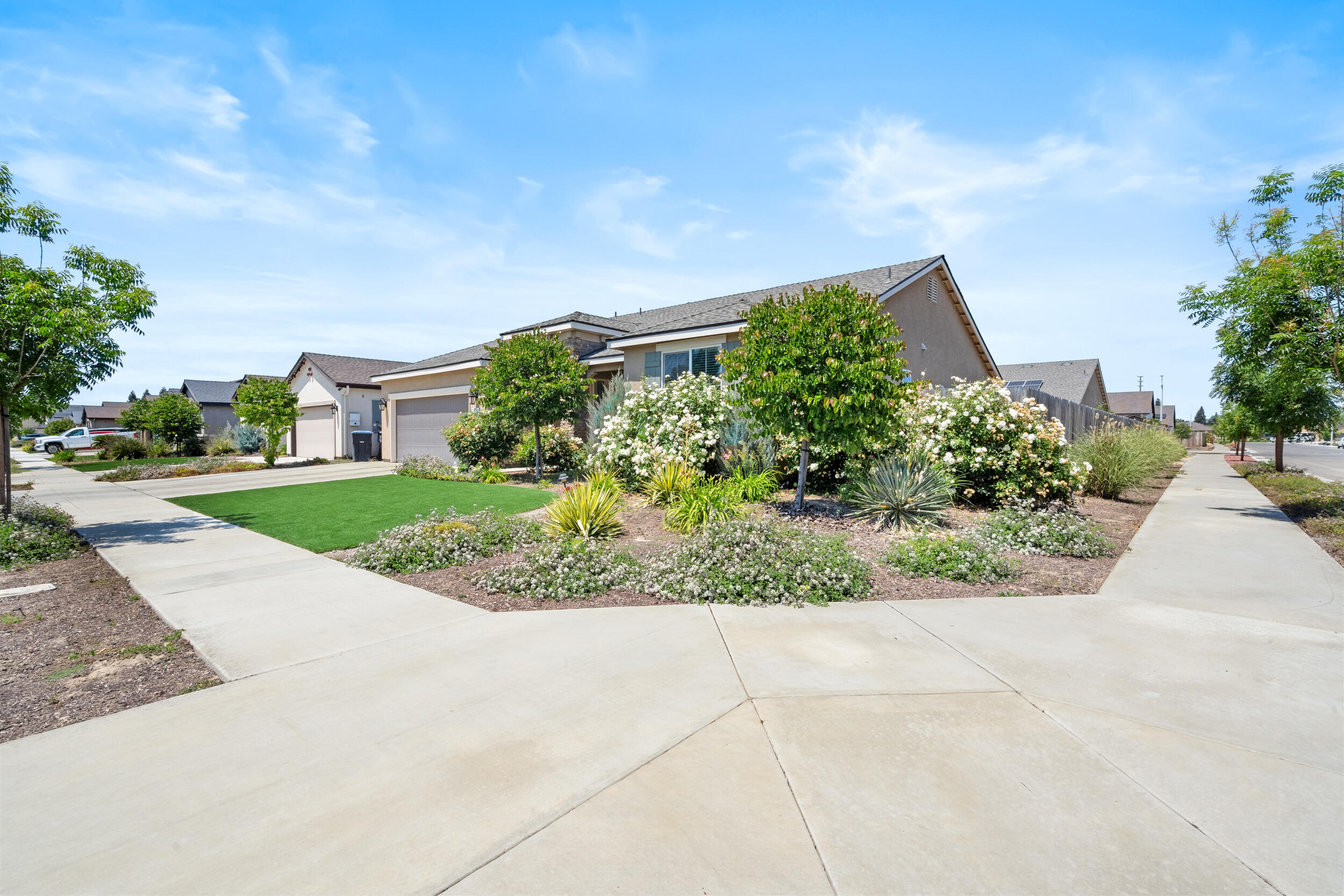 2334 E Monte Vista Ave, Visalia, CA 93292