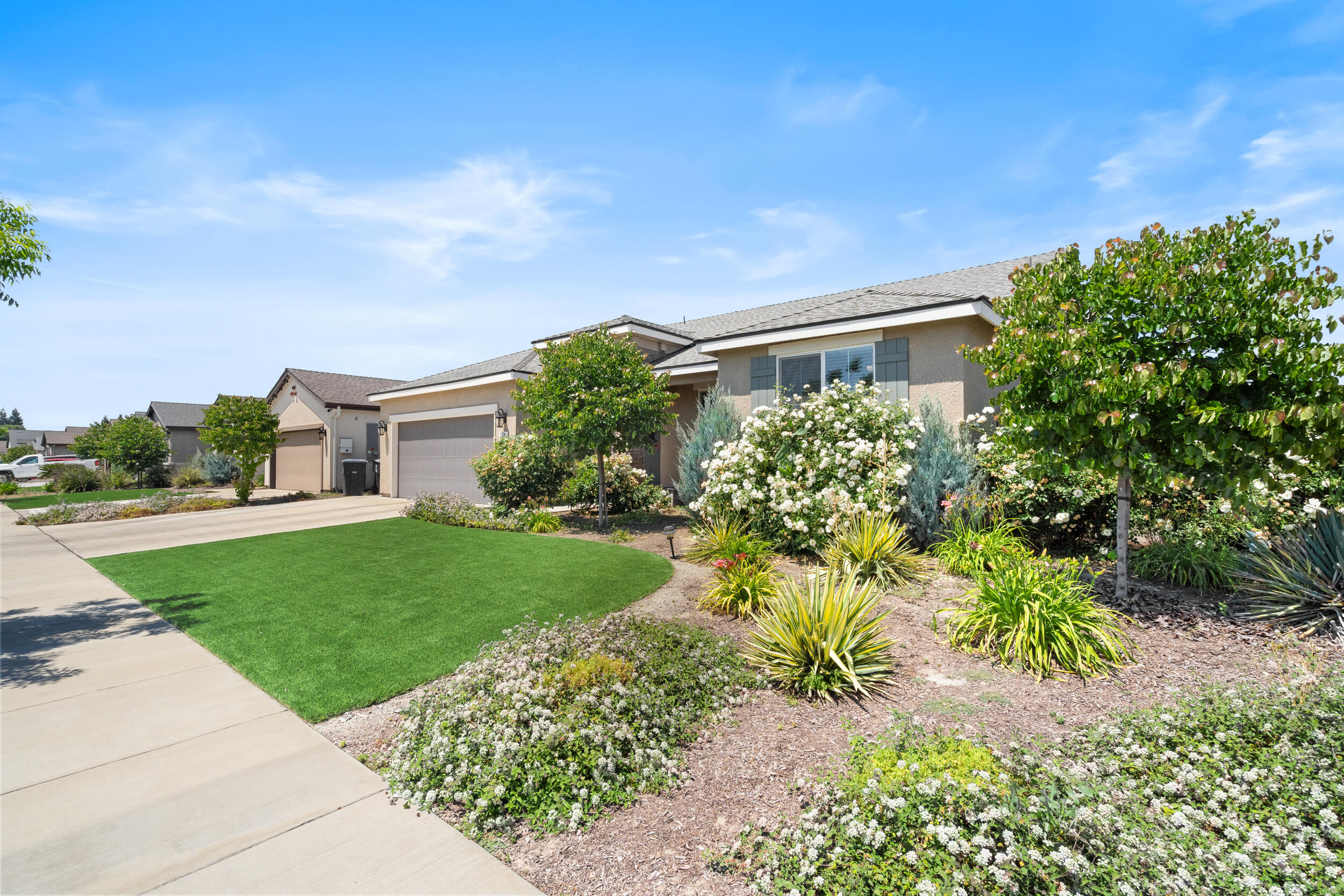 2334 E Monte Vista Ave, Visalia, CA 93292