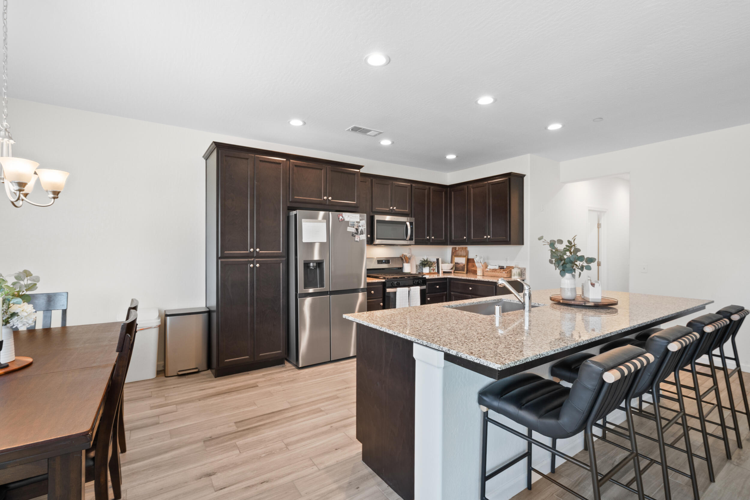 2334 E Monte Vista Ave, Visalia, CA 93292