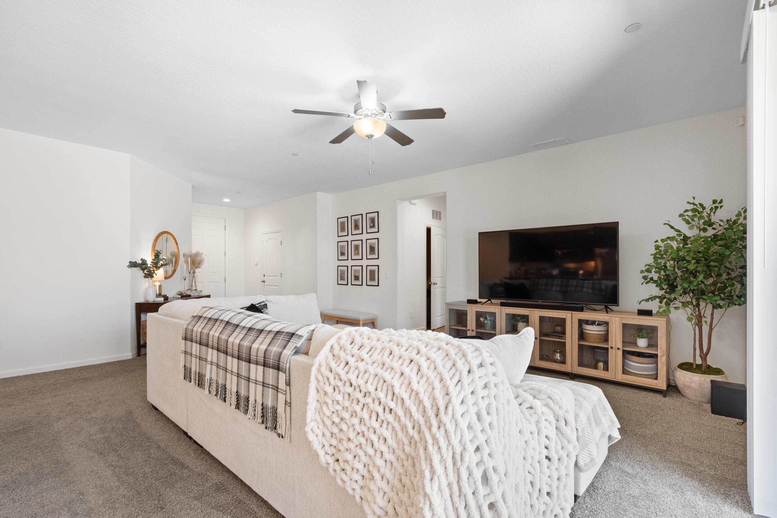 2334 E Monte Vista Ave, Visalia, CA 93292