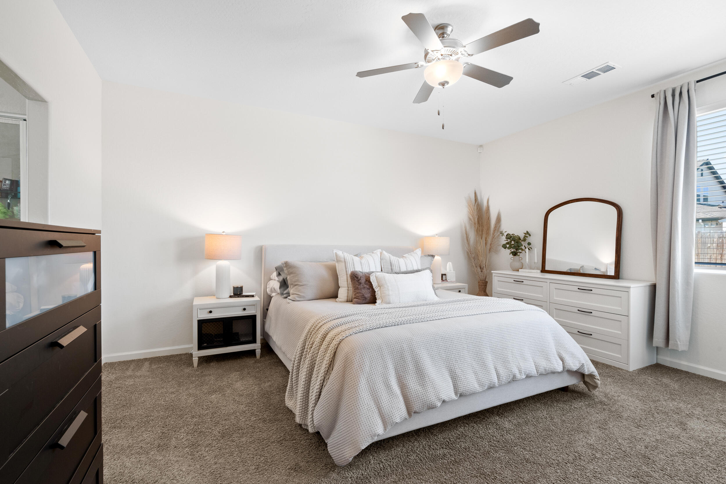 2334 E Monte Vista Ave, Visalia, CA 93292