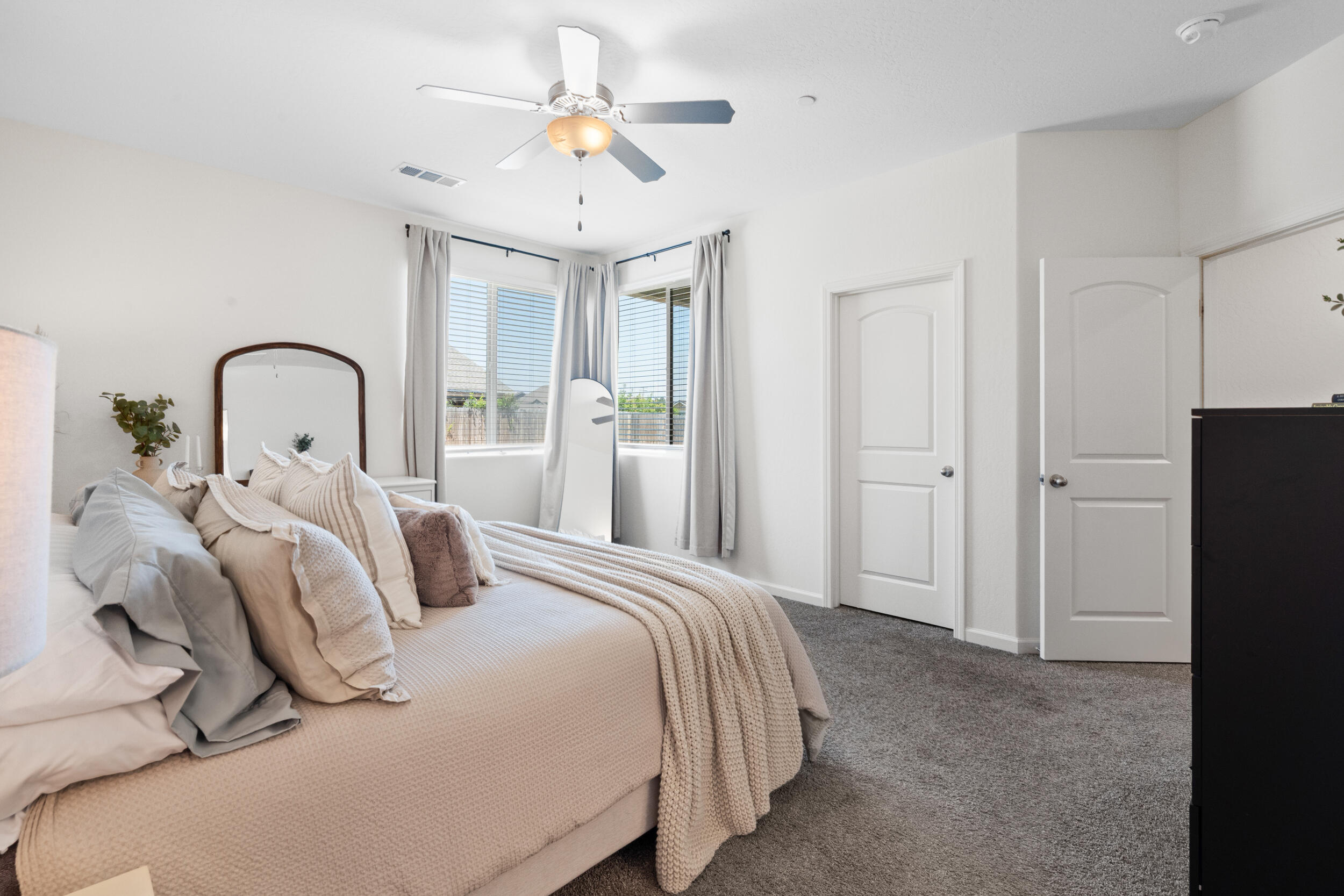 2334 E Monte Vista Ave, Visalia, CA 93292