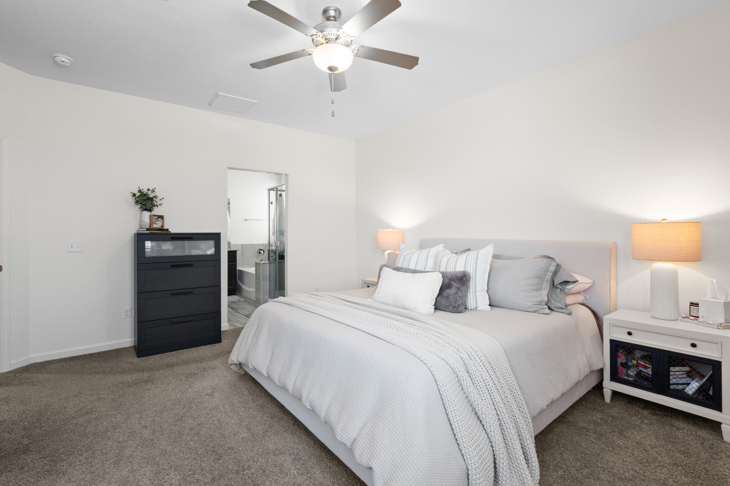 2334 E Monte Vista Ave, Visalia, CA 93292