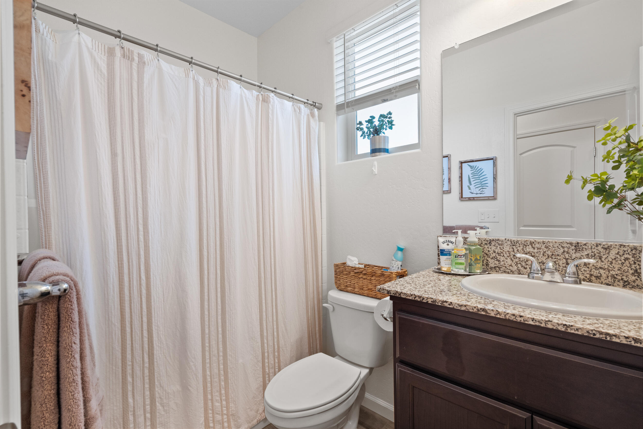 2334 E Monte Vista Ave, Visalia, CA 93292