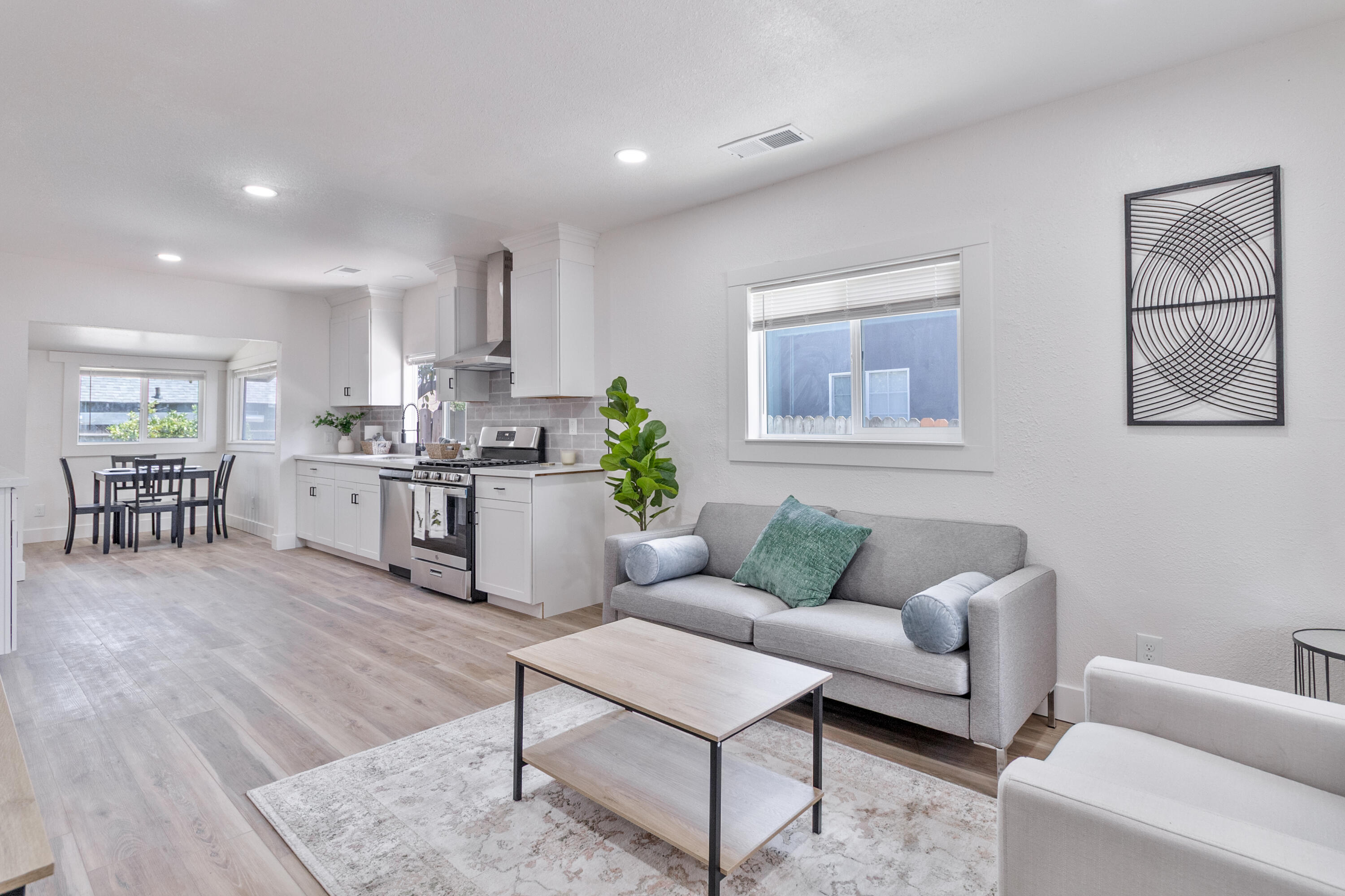 706 S Encina St, Visalia, CA 93277