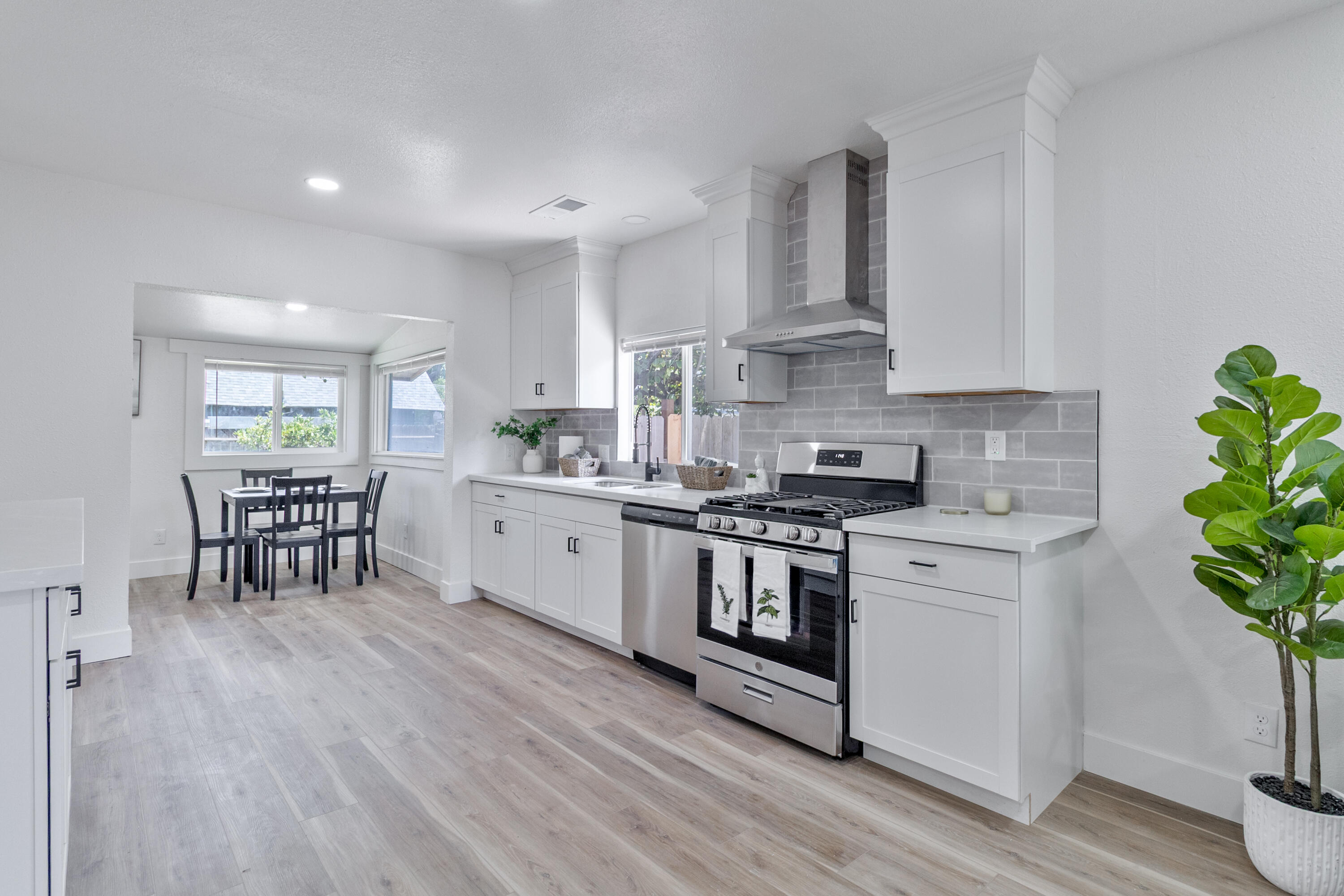 706 S Encina St, Visalia, CA 93277