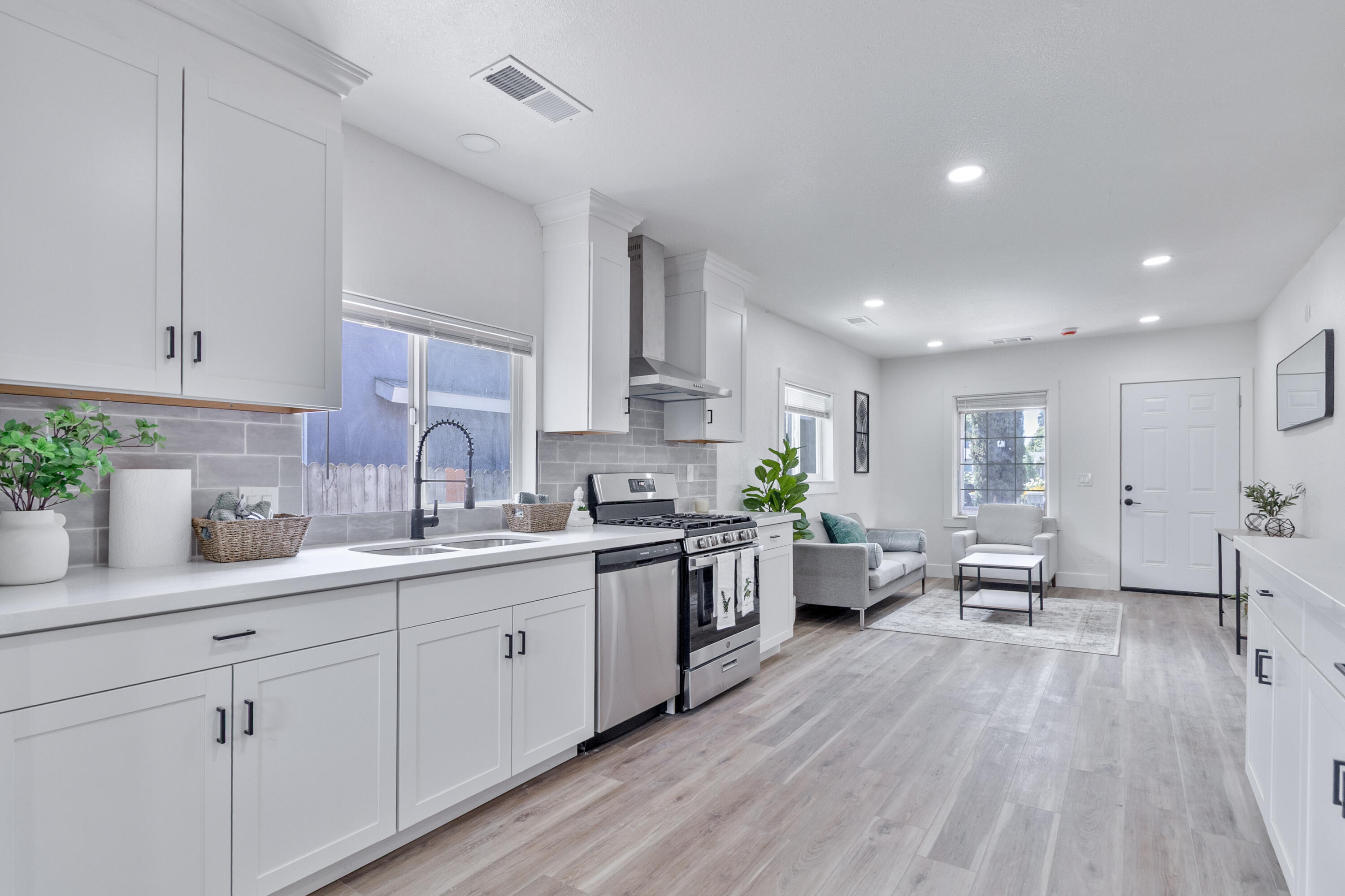 706 S Encina St, Visalia, CA 93277