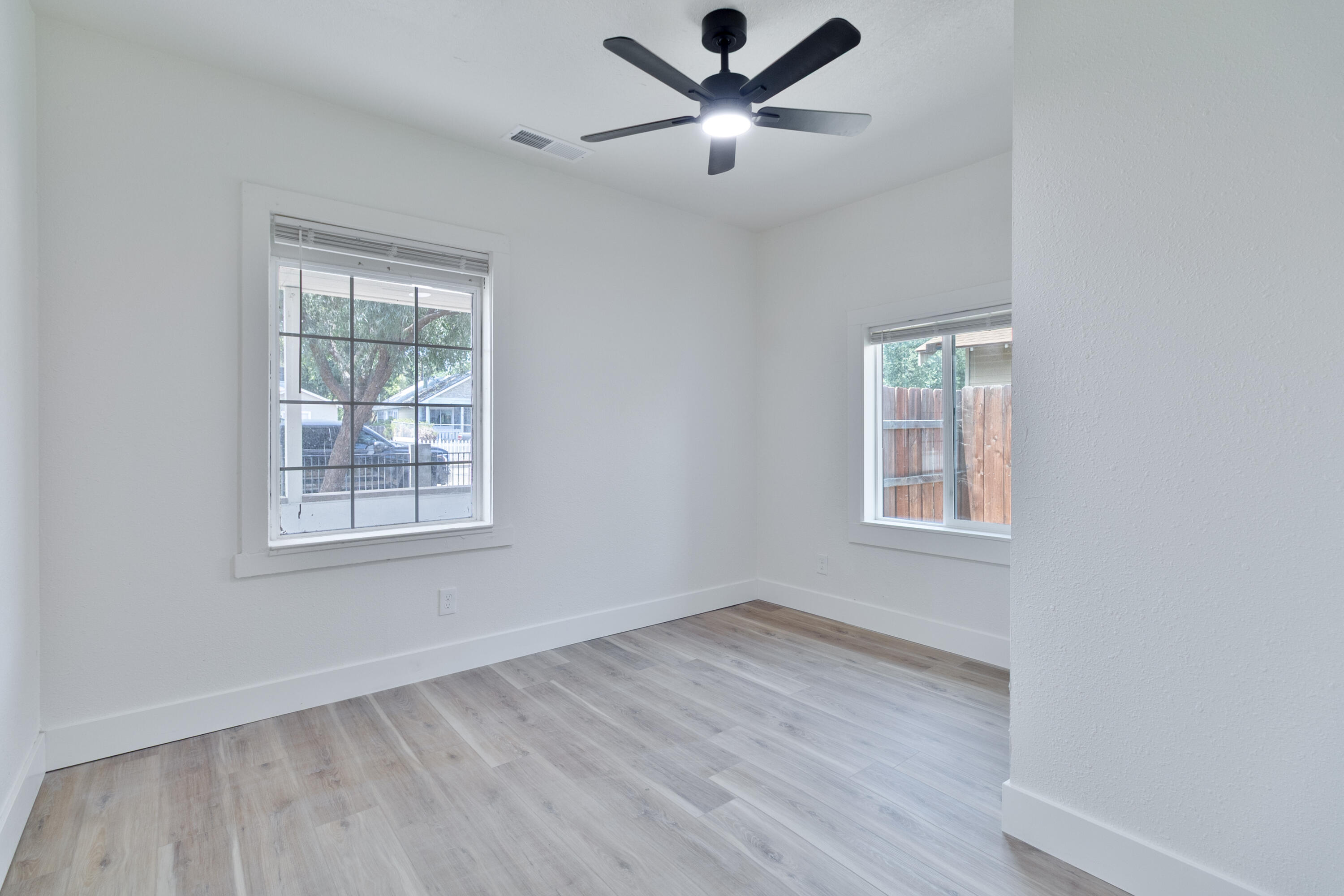 706 S Encina St, Visalia, CA 93277