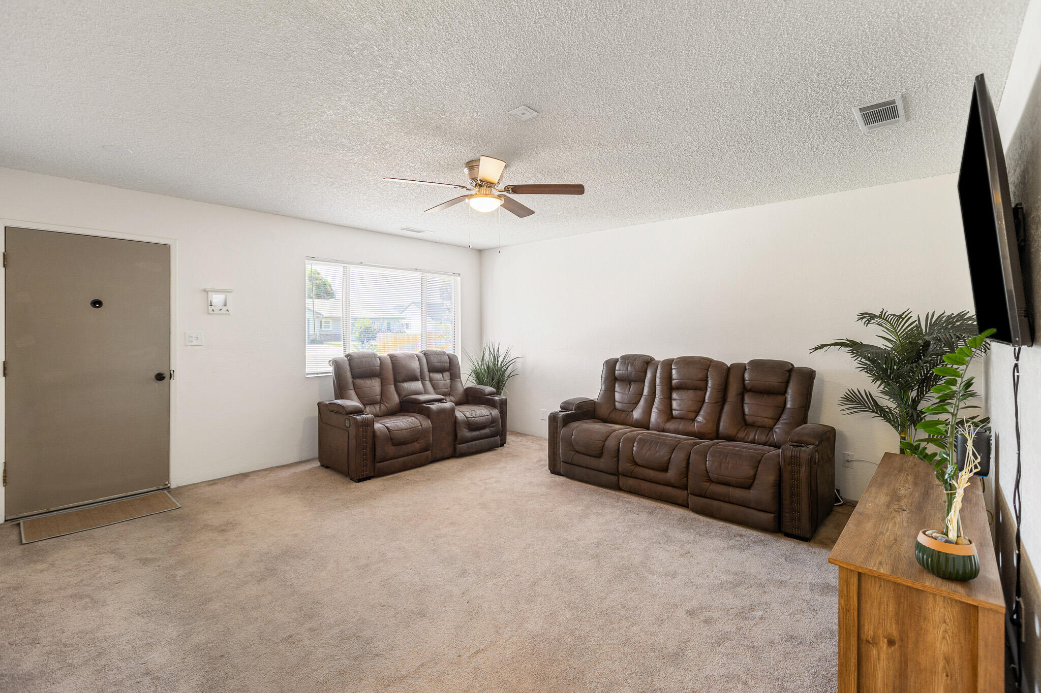 634 W Theta Ave, Porterville, CA 93257
