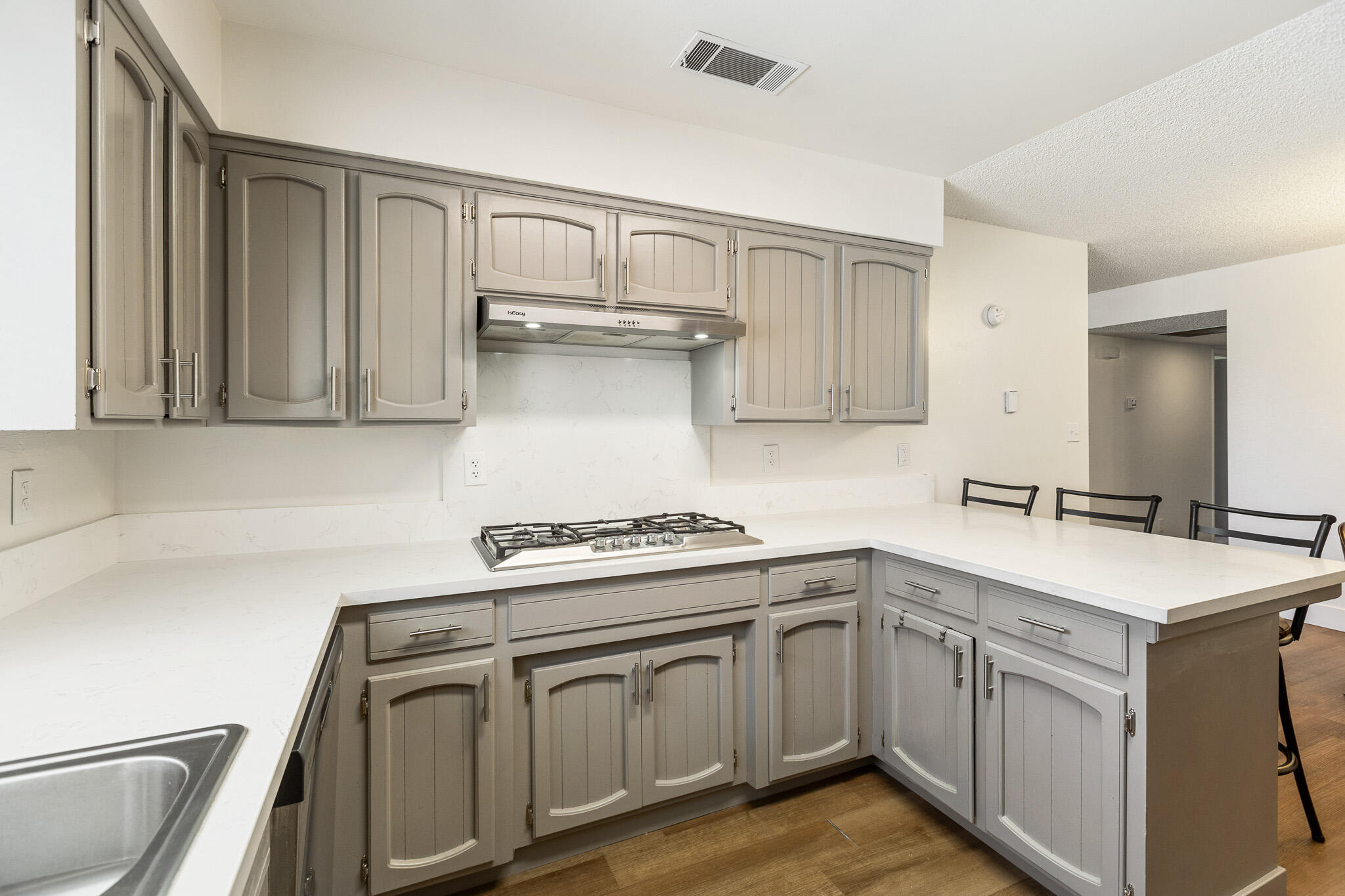 634 W Theta Ave, Porterville, CA 93257