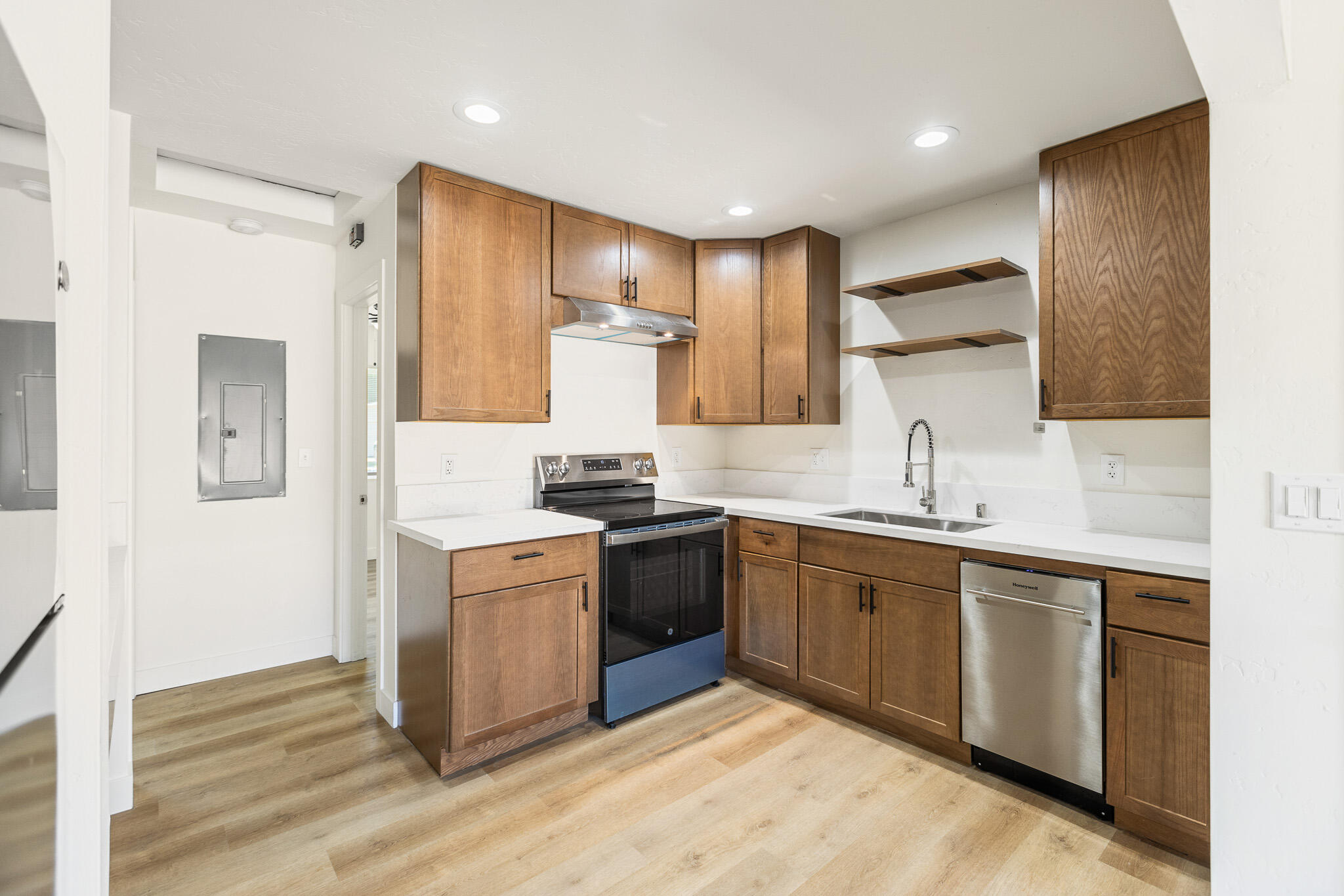 634 W Theta Ave, Porterville, CA 93257